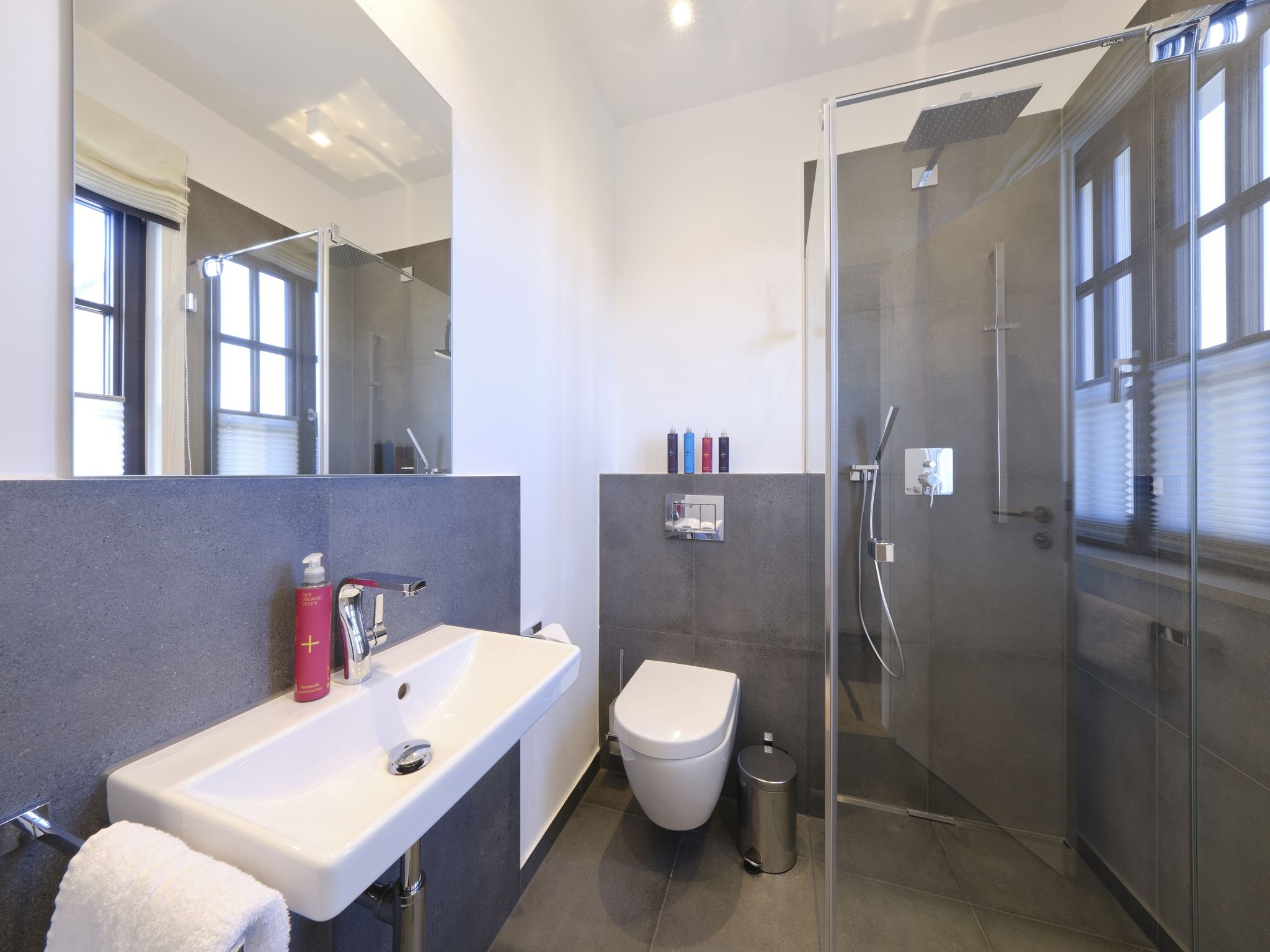 LuxusPlus Reetdachvilla mit 4 Schlafzimmern, Außensauna, Loungebereich und Kamin (G07) - Badezimmer