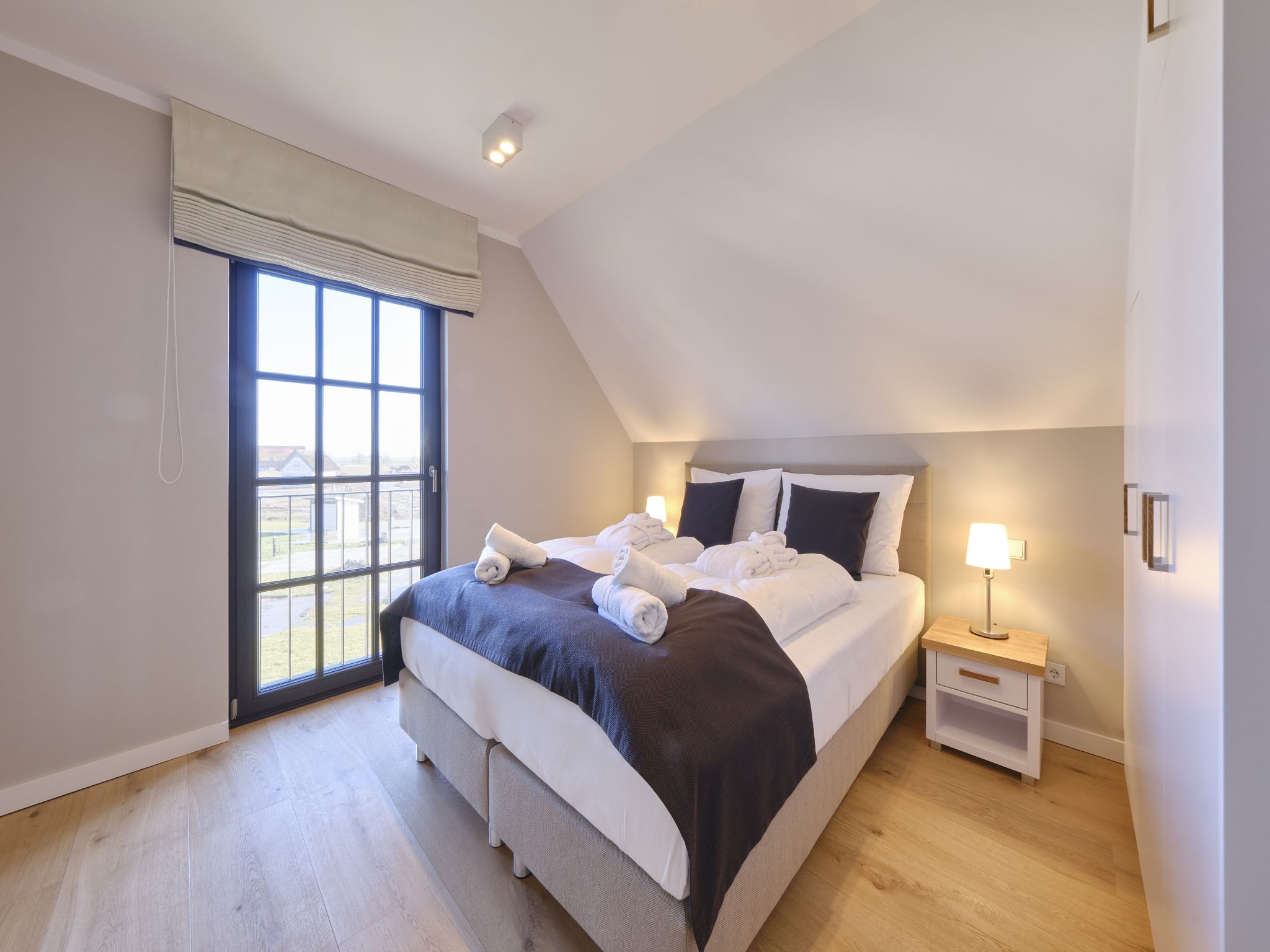 LuxusPlus Reetdachvilla mit 4 Schlafzimmern, Außensauna, Loungebereich und Kamin (G07) - Schlafzimmer