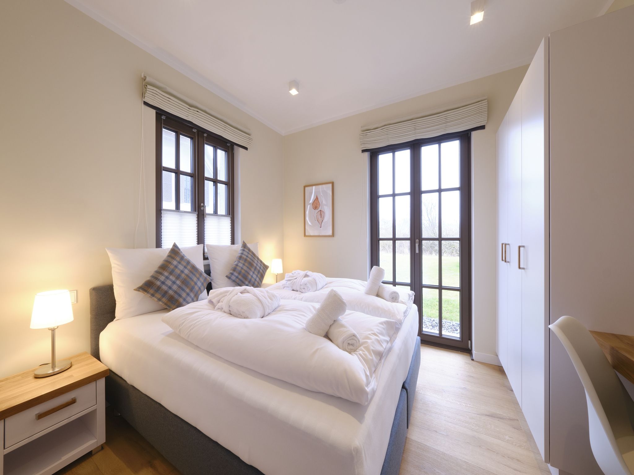 LuxusPlus Reetdachvilla mit 4 Schlafzimmern, Außensauna, Loungebereich und Kamin (H06) - Schlafzimmer