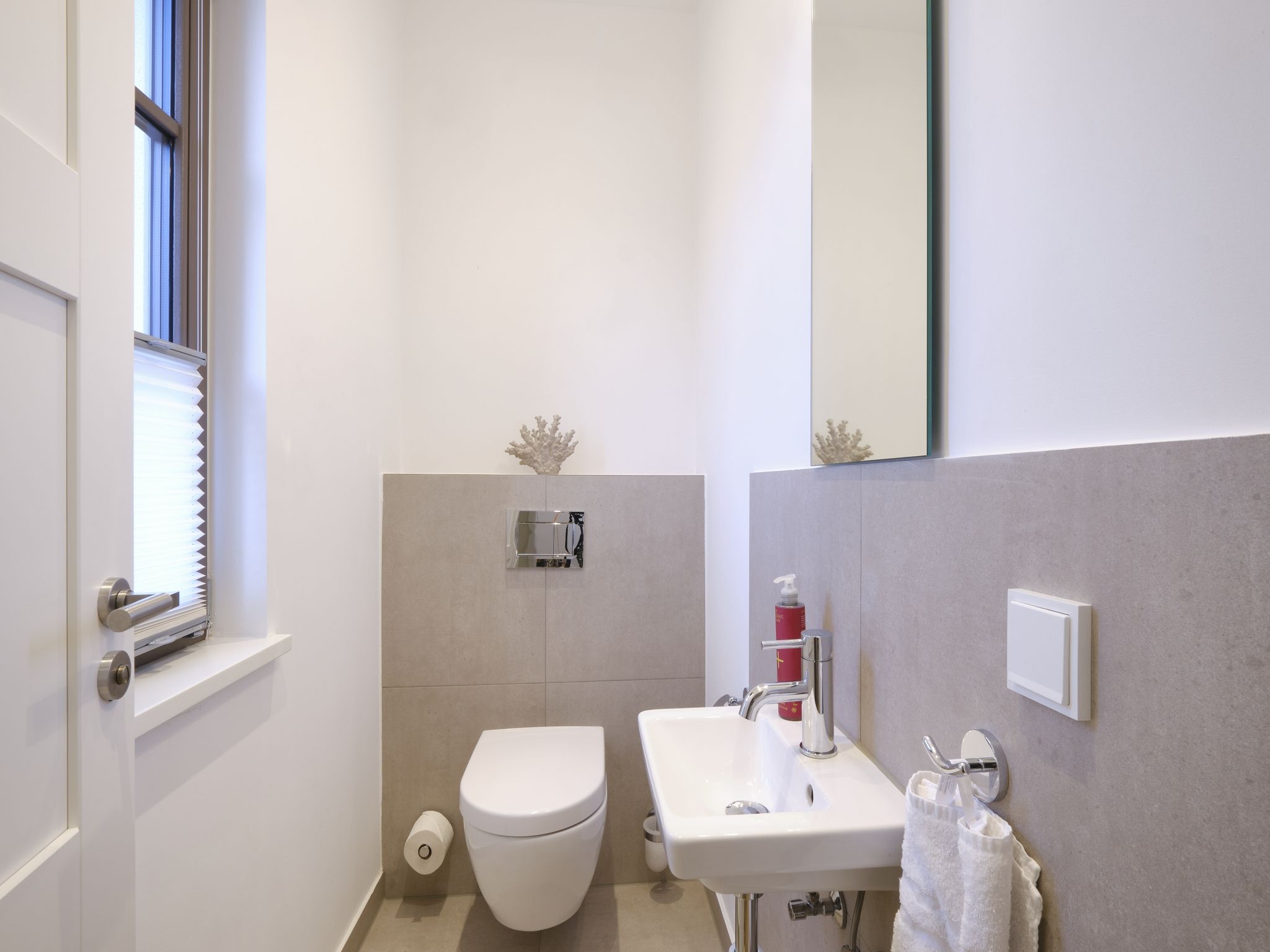 Premium Reetdachvilla mit 3 Schlafzimmern, Sauna und Kamin (H08) - Gäste-WC