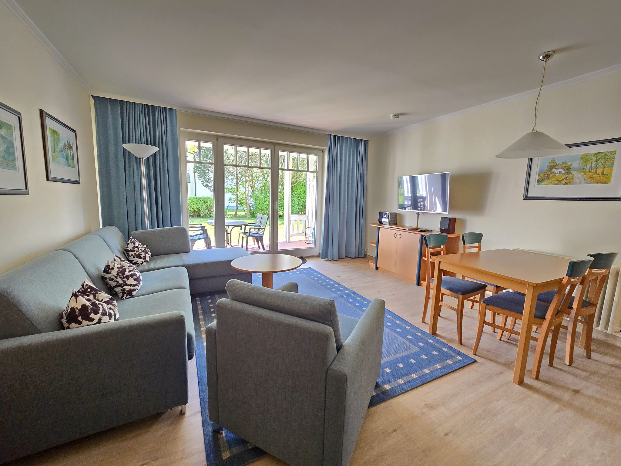 Dünenpark Binz Komfort Ferienwohnung mit 1 Schlafzimmer und Terrasse im Erdgeschoss (223) Insel Rügen - Wohnzimmer