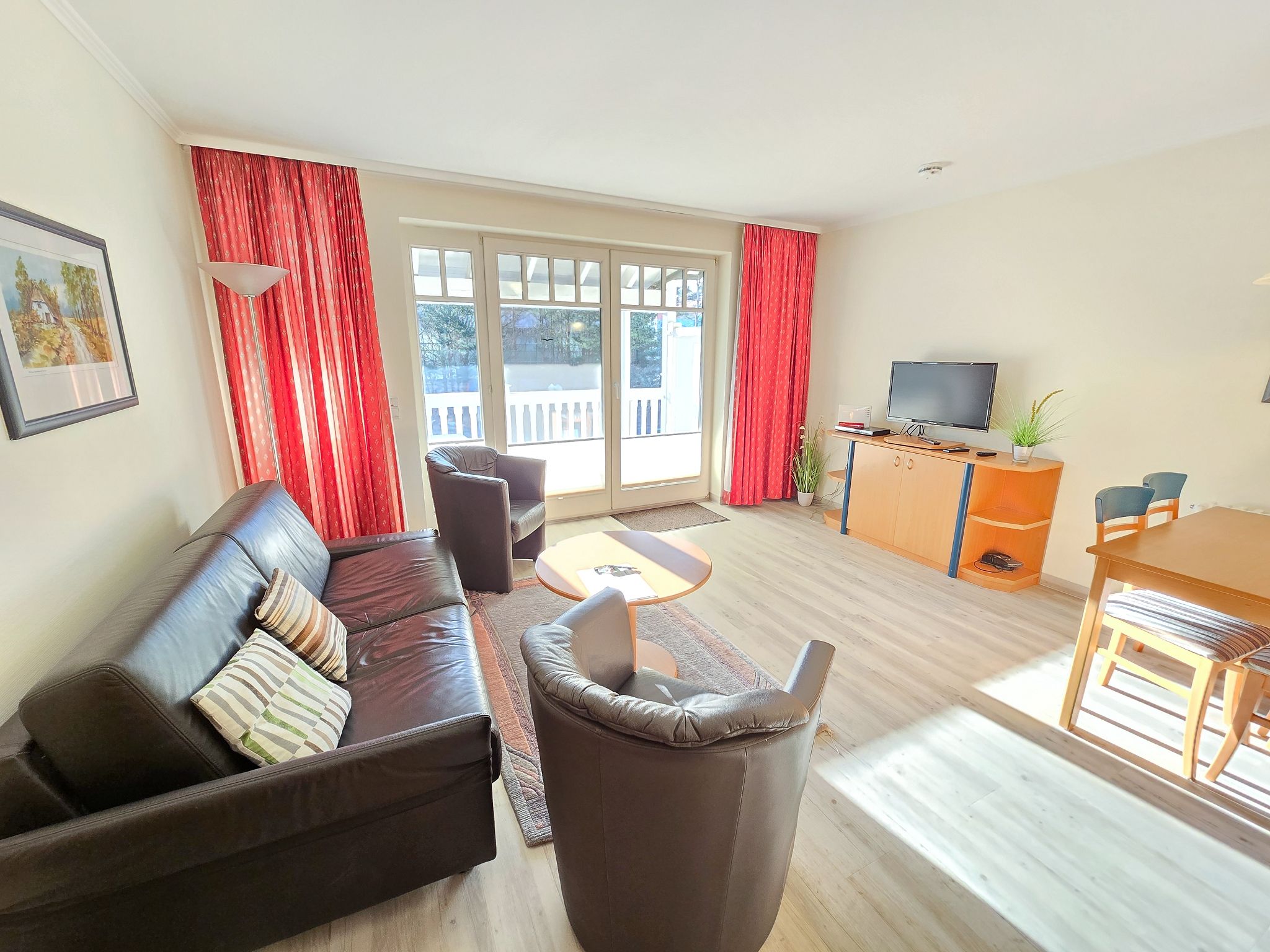 Dünenpark Binz Komfort Ferienwohnung mit 1 Schlafzimmer und Balkon im Obergeschoss (301) Insel Rügen - Wohnzimmer