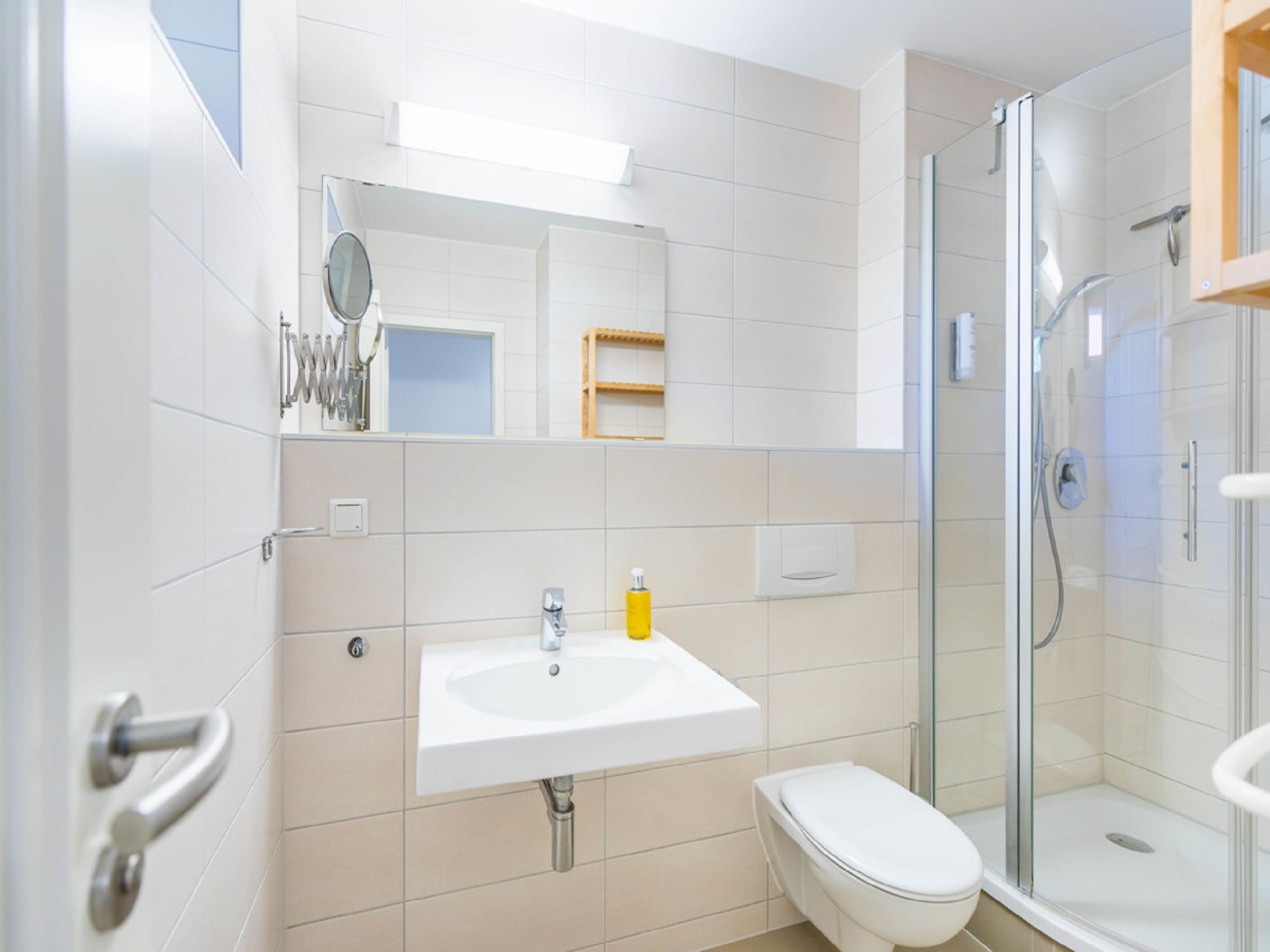 Feriendorf Rugana Komfortplus Ferienwohnung mit 1 Schlafzimmern und Terrasse (A21) Insel Rügen - Badezimmer