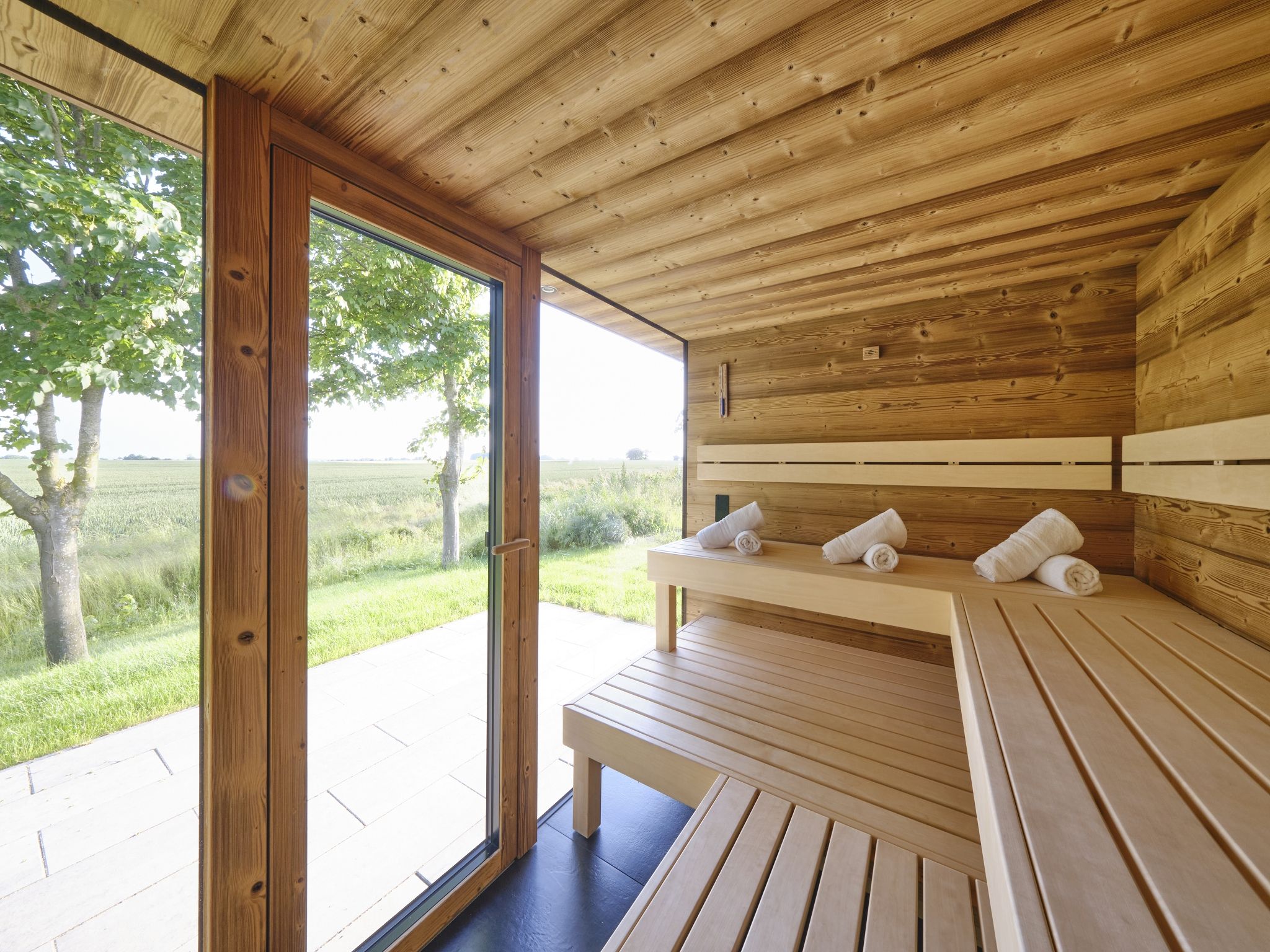 LuxusPlus Reetdachvilla mit 4 Schlafzimmern, Außensauna, Loungebereich und Kamin (H05) - Sauna