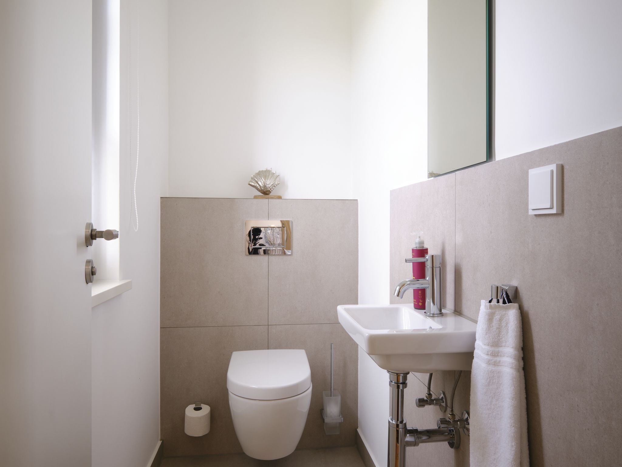 Premium Reetdachvilla mit 3 Schlafzimmern, Sauna und Kamin (H13) - Gäste-WC