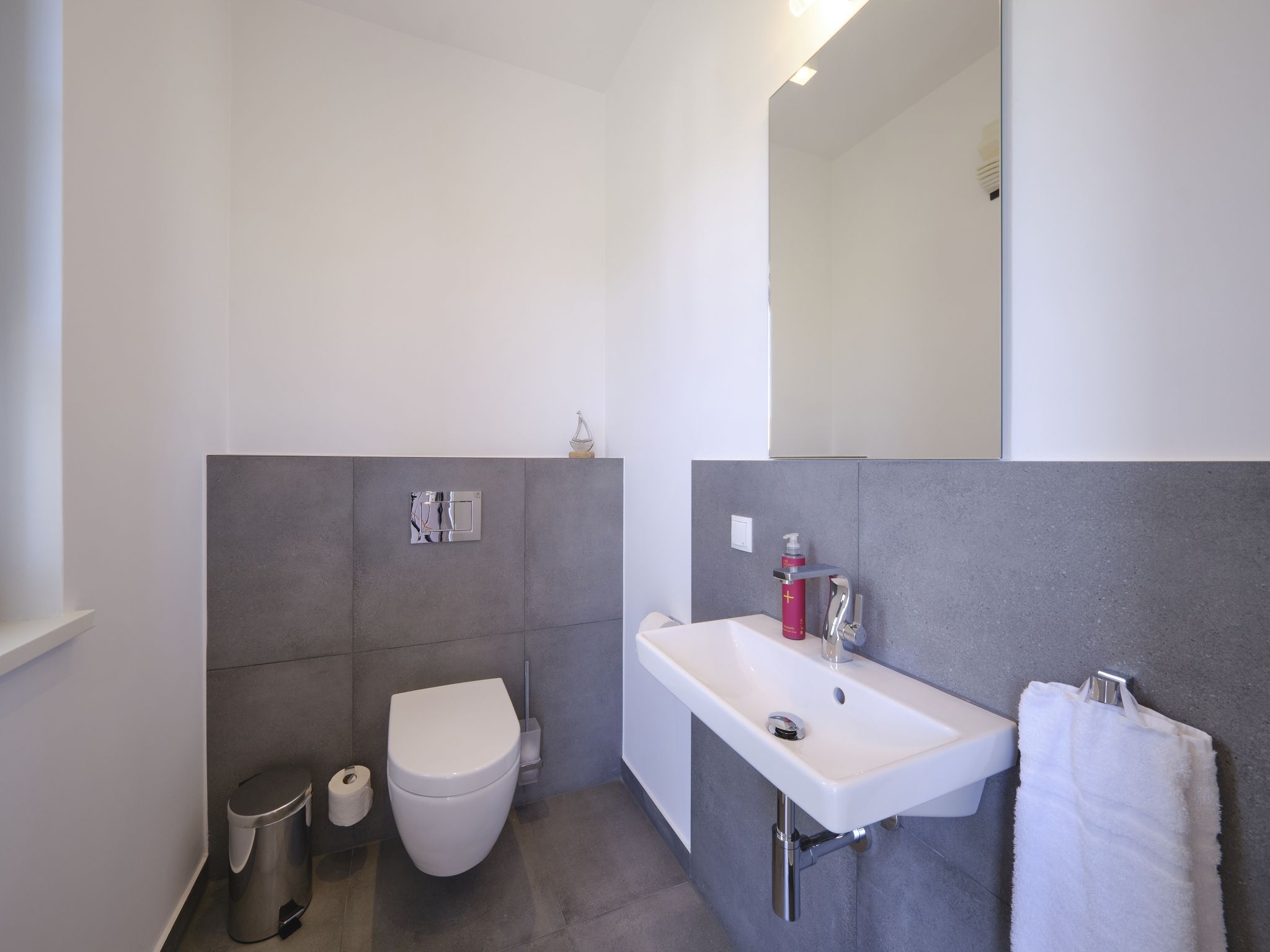 Luxus Reetdachvilla mit 3 Schlafzimmern, Sauna und Kamin (H18) - Gäste-WC