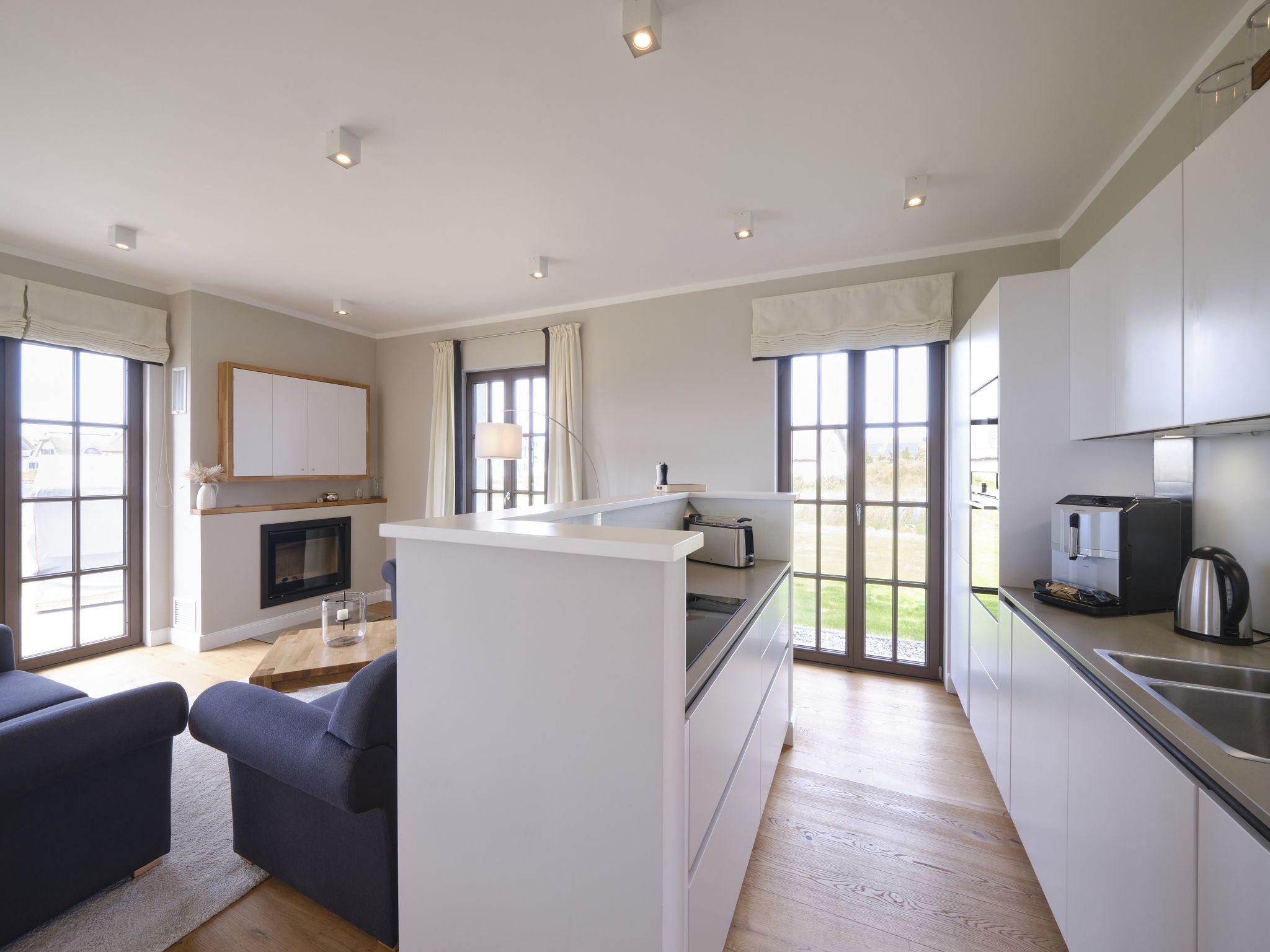 Luxus Reetdachvilla mit 3 Schlafzimmern, Sauna und Kamin (H18) - Küche / Küchenzeile