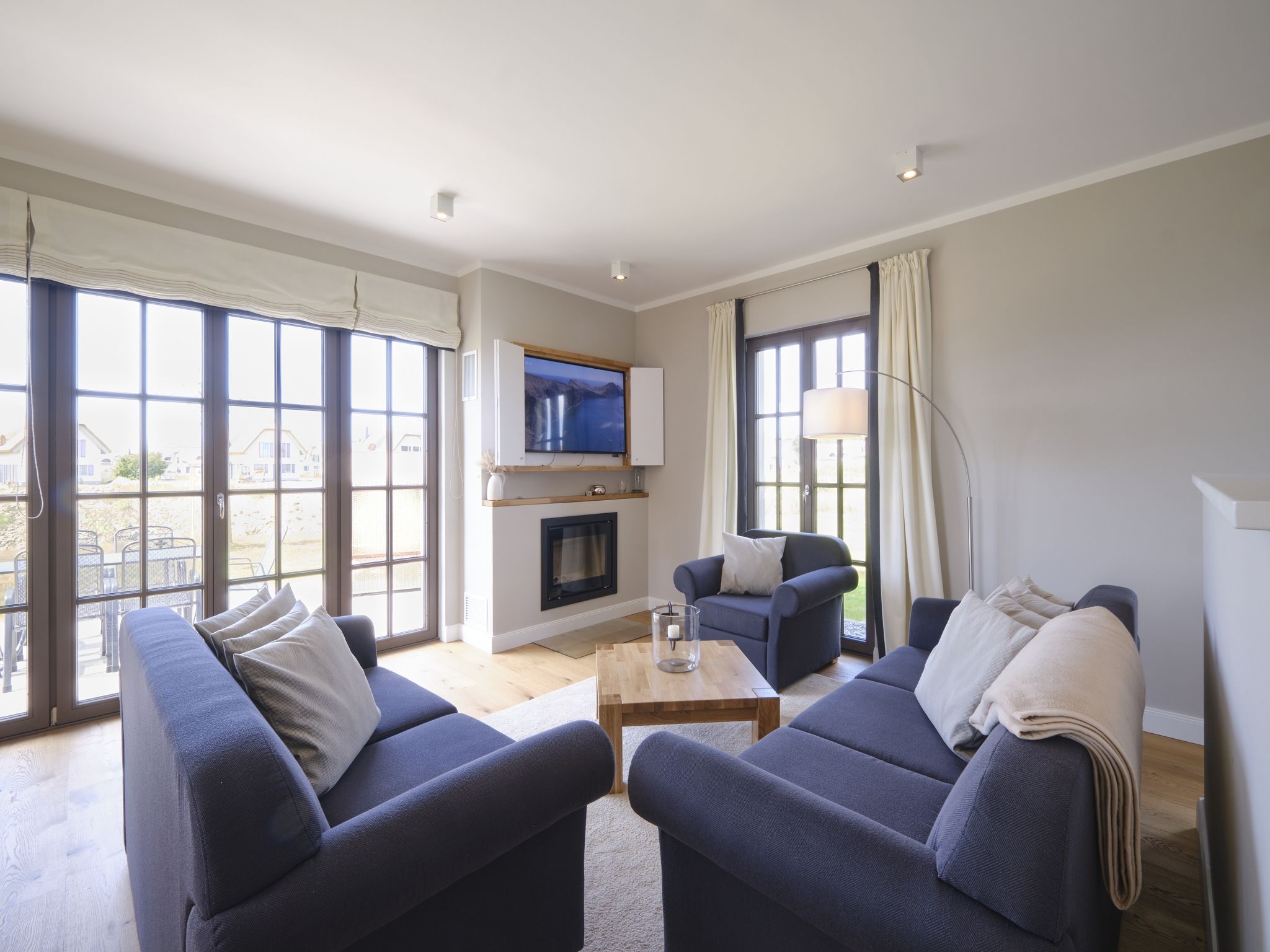 Luxus Reetdachvilla mit 3 Schlafzimmern, Sauna und Kamin (H18) - Wohnzimmer