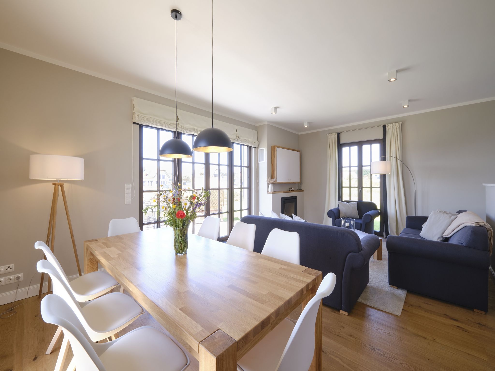 Luxus Reetdachvilla mit 3 Schlafzimmern, Sauna und Kamin (H18) - Wohnzimmer