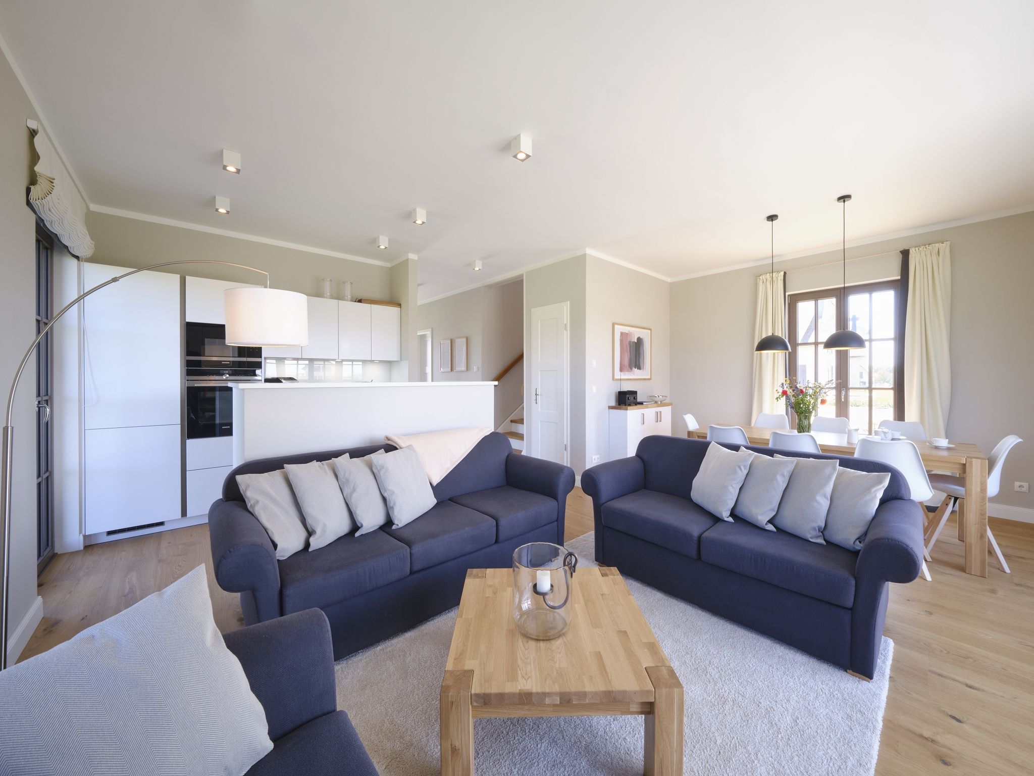 Luxus Reetdachvilla mit 3 Schlafzimmern, Sauna und Kamin (H18) - Wohnzimmer