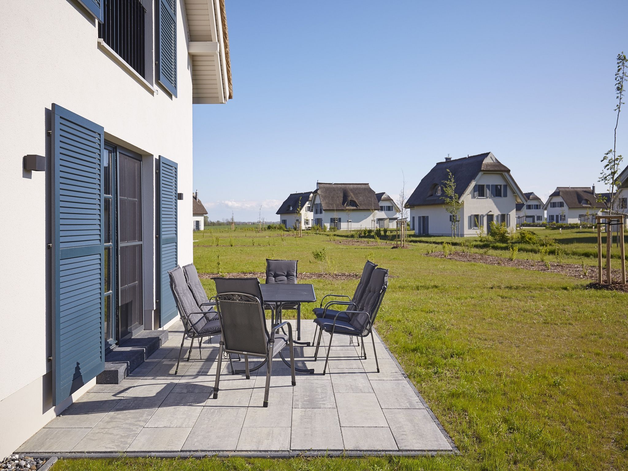 Premium Reetdachvilla mit 3 Schlafzimmern, Sauna, Kamin und Massagesessel (F05) - Terrasse