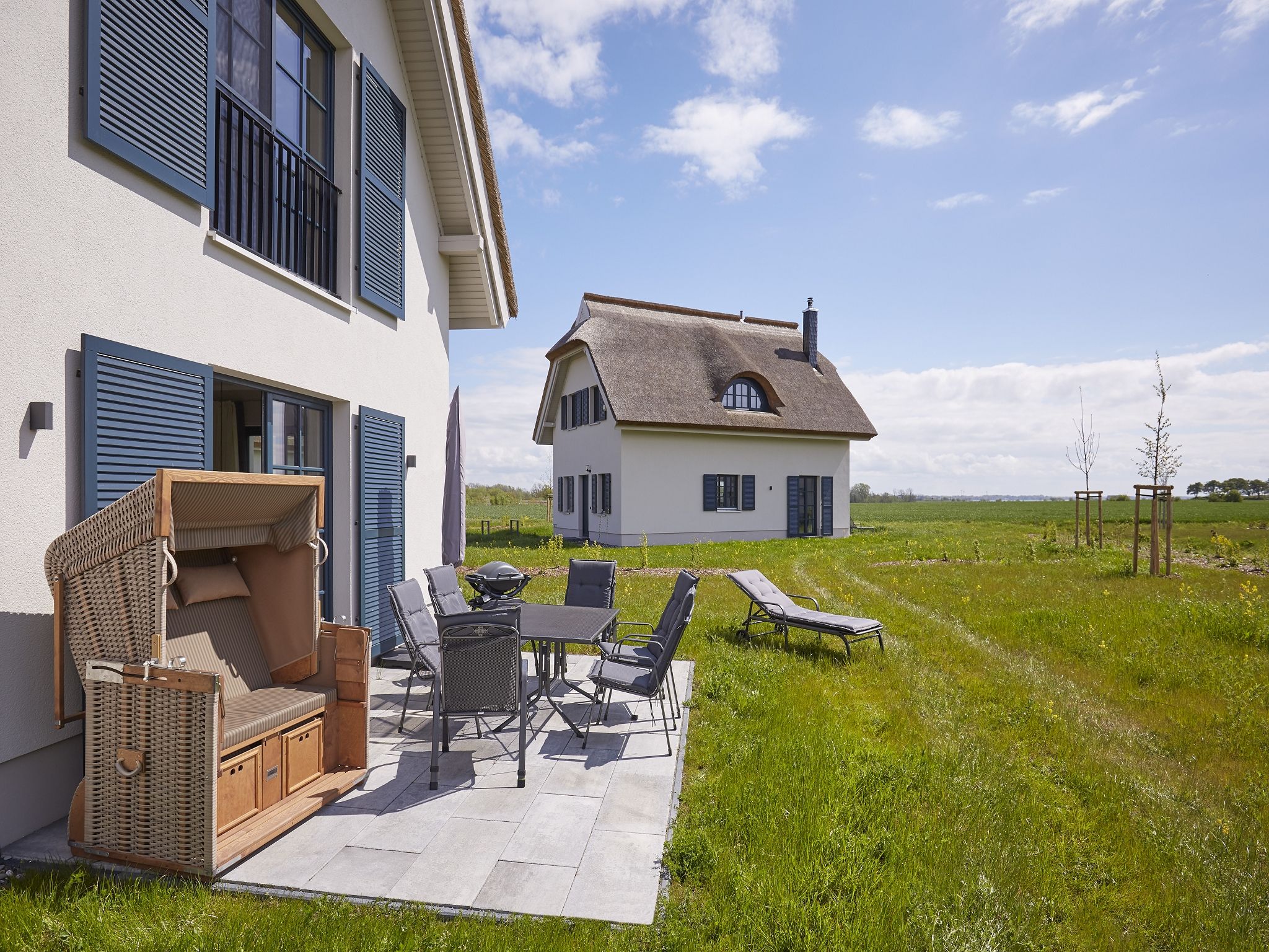 Premium Reetdachvilla mit 3 Schlafzimmern, Sauna und Kamin (F09) - Terrasse