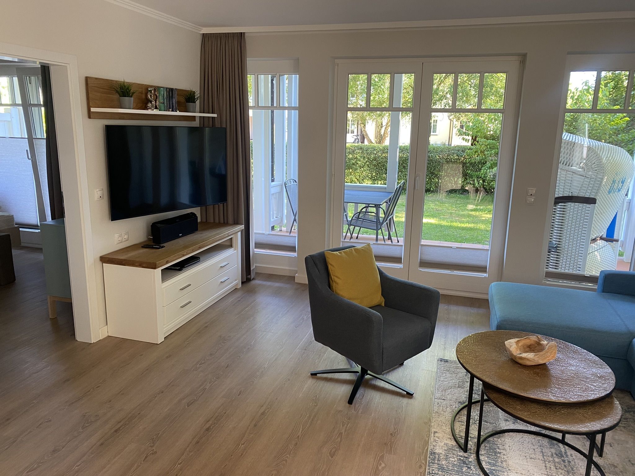Dünenpark Binz Komfortplus Ferienwohnung mit 1 Schlafzimmer und Terrasse im Erdgeschoss (050) Insel Rügen - Wohnzimmer