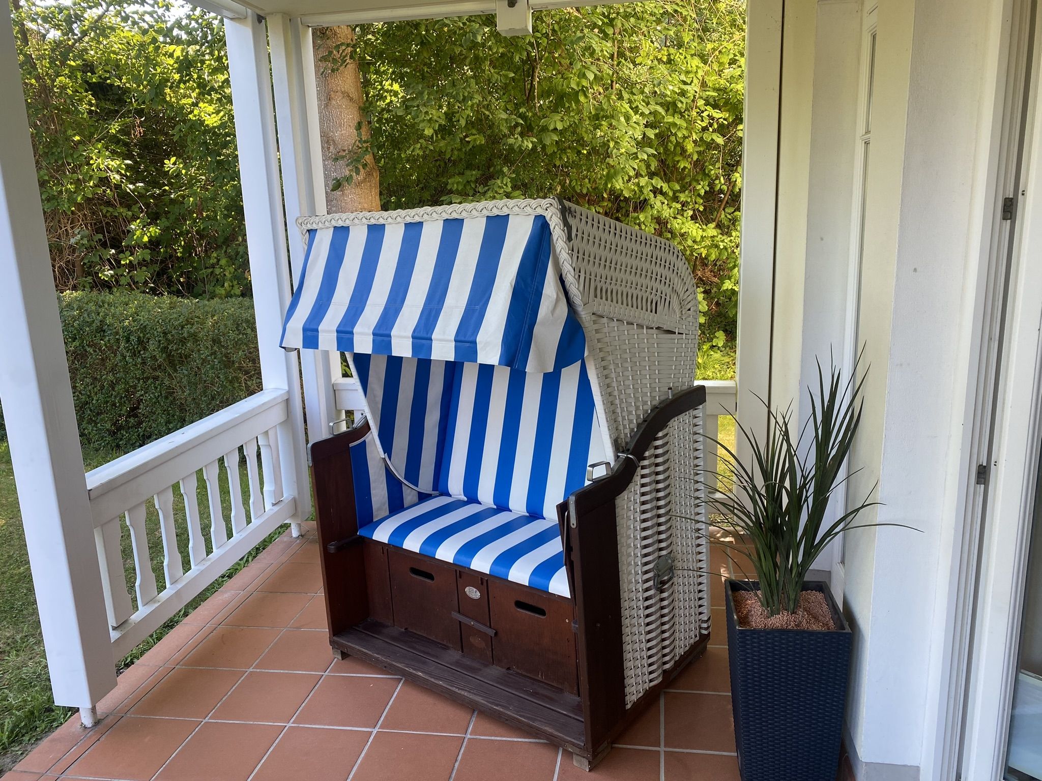 Dünenpark Binz Komfortplus Ferienwohnung mit 1 Schlafzimmer und Terrasse im Erdgeschoss (050) Insel Rügen - Terrasse