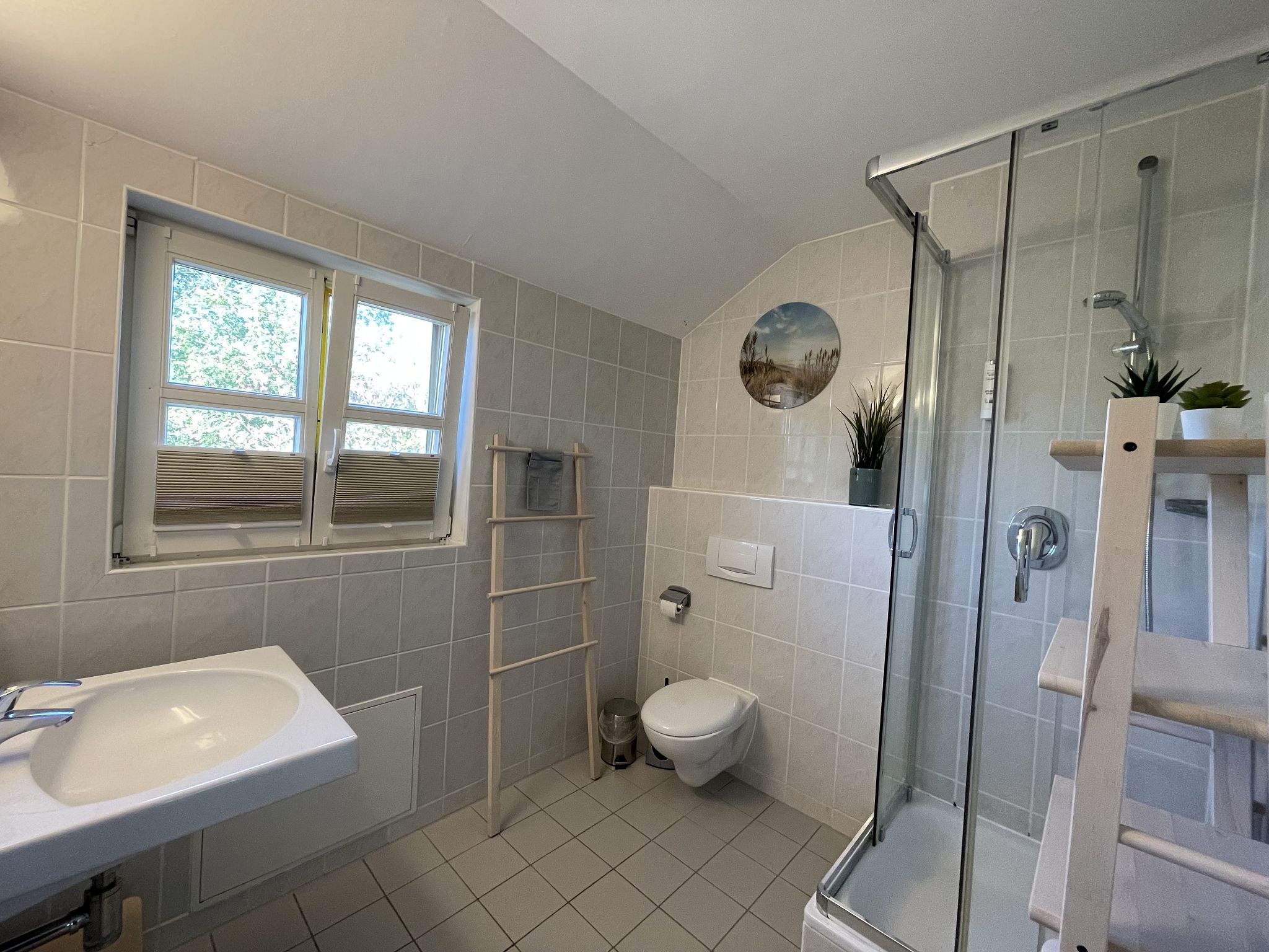 Feriendorf Rugana Komfortplus Ferienwohnung mit 1 Schlafzimmer (A13) Insel Rügen - Badezimmer