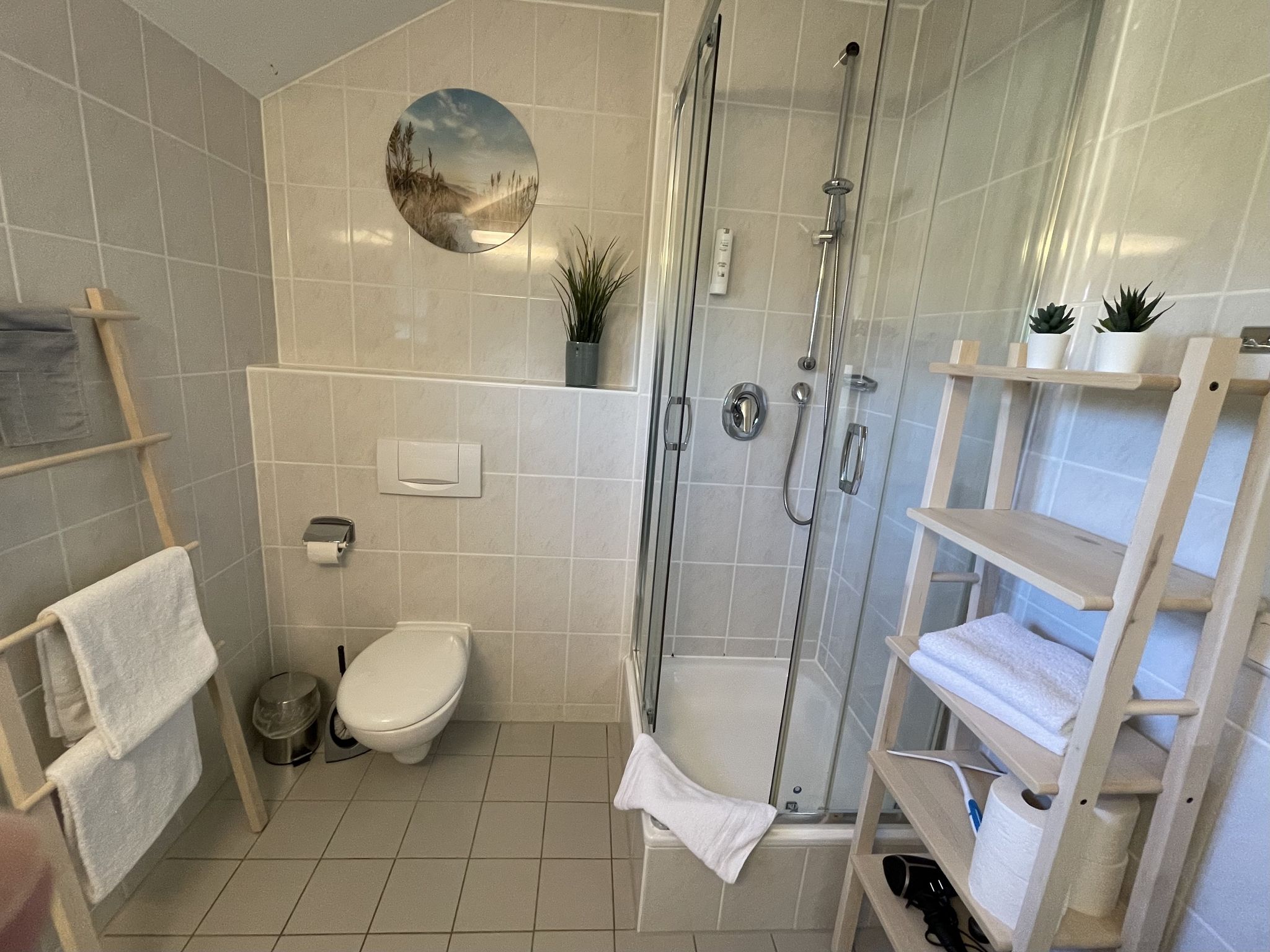 Feriendorf Rugana Komfortplus Ferienwohnung mit 1 Schlafzimmer (A13) Insel Rügen - Badezimmer