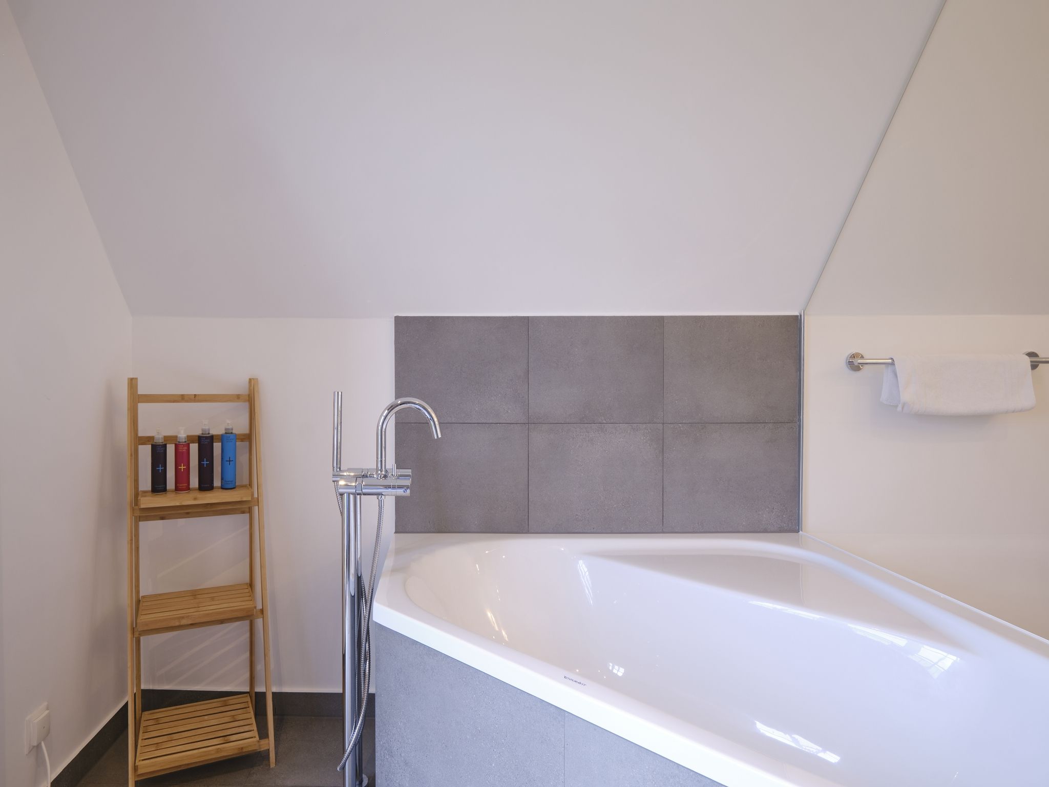 LuxusPlus Reetdachvilla mit 4 Schlafzimmern, Sauna und Kamin (G08) - Badezimmer