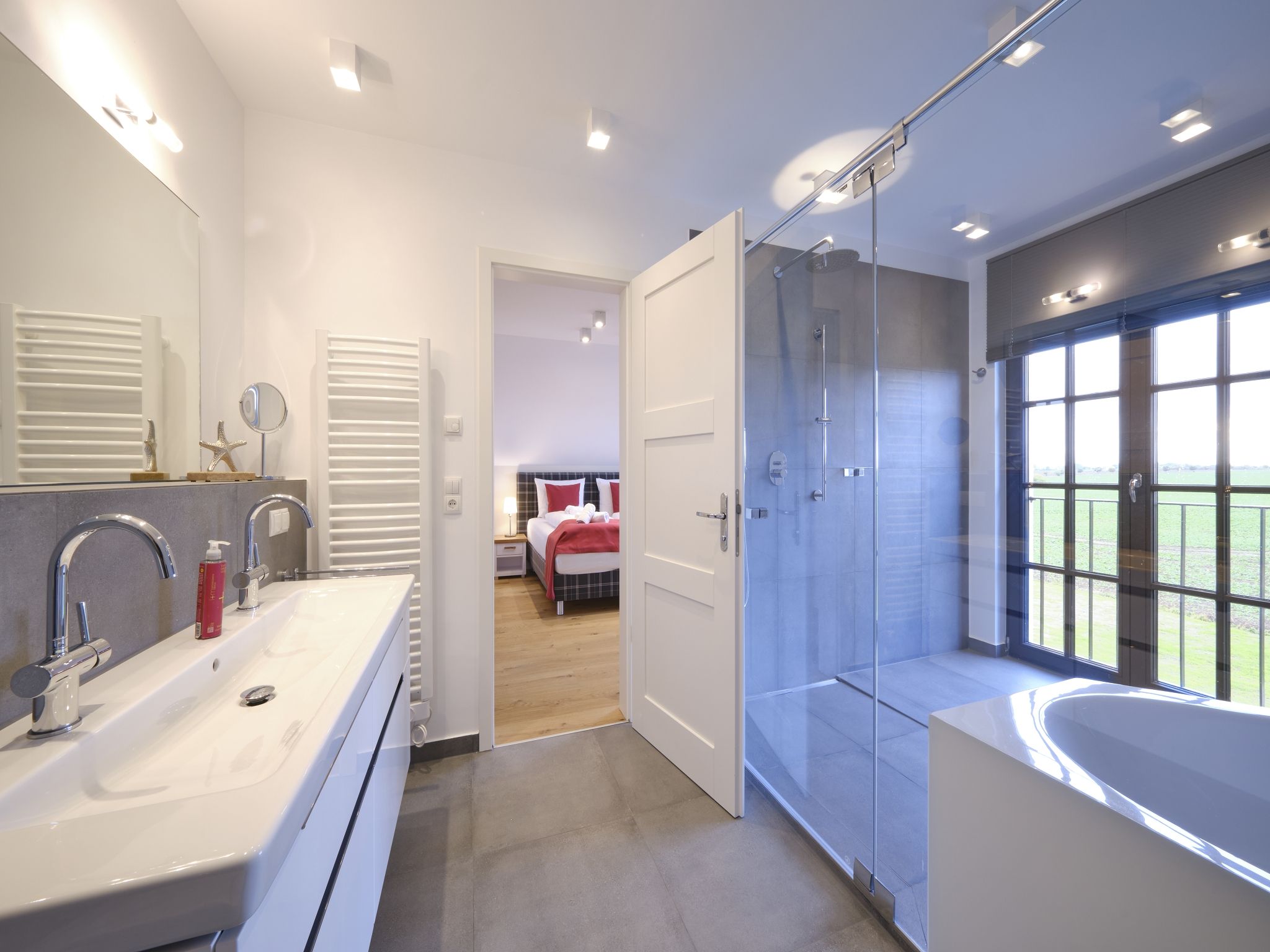 LuxusPlus Reetdachvilla mit 4 Schlafzimmern, Sauna und Kamin (G08) - Badezimmer