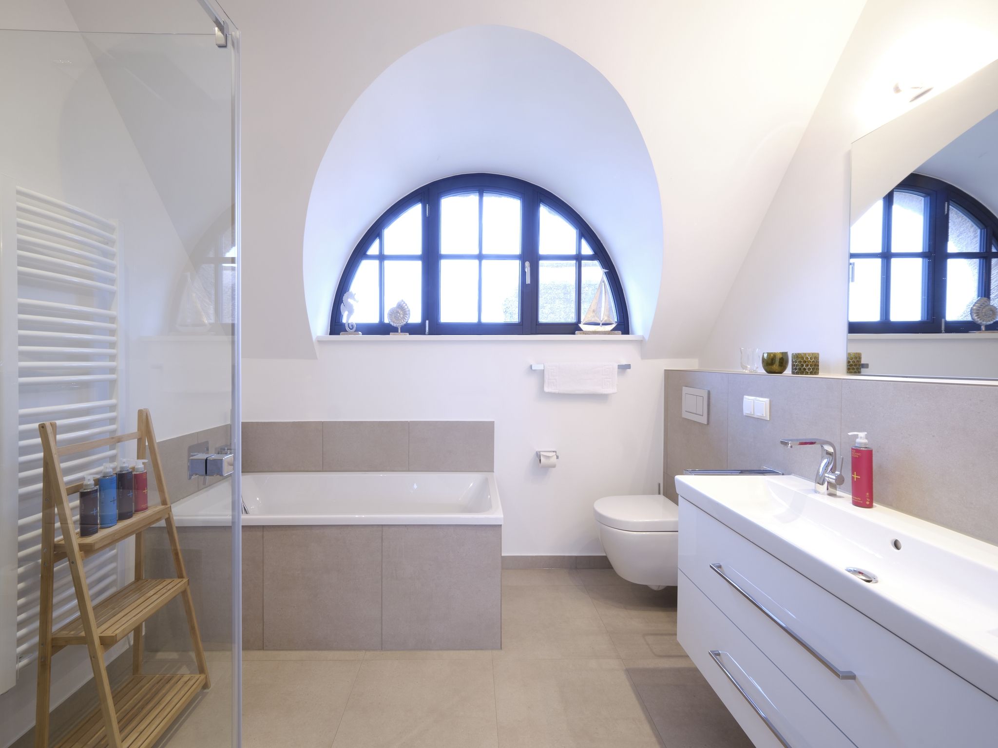 LuxusPlus Reetdachvilla mit 4 Schlafzimmern, Sauna und Kamin (G09) - Badezimmer