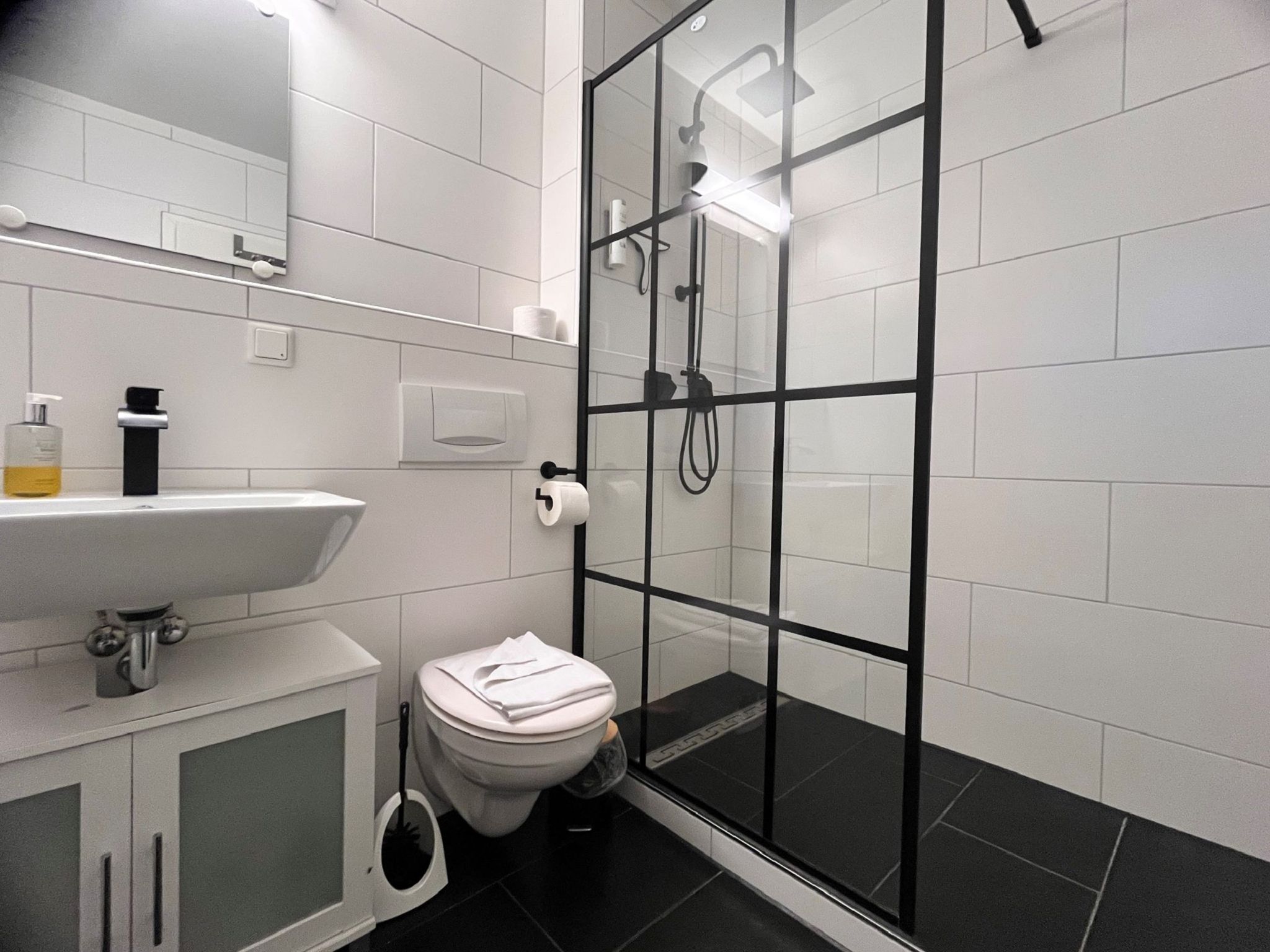 Feriendorf Rugana Komfort Ferienwohnung mit 1 Schlafzimmer und Terrasse (A56) Insel Rügen - Badezimmer