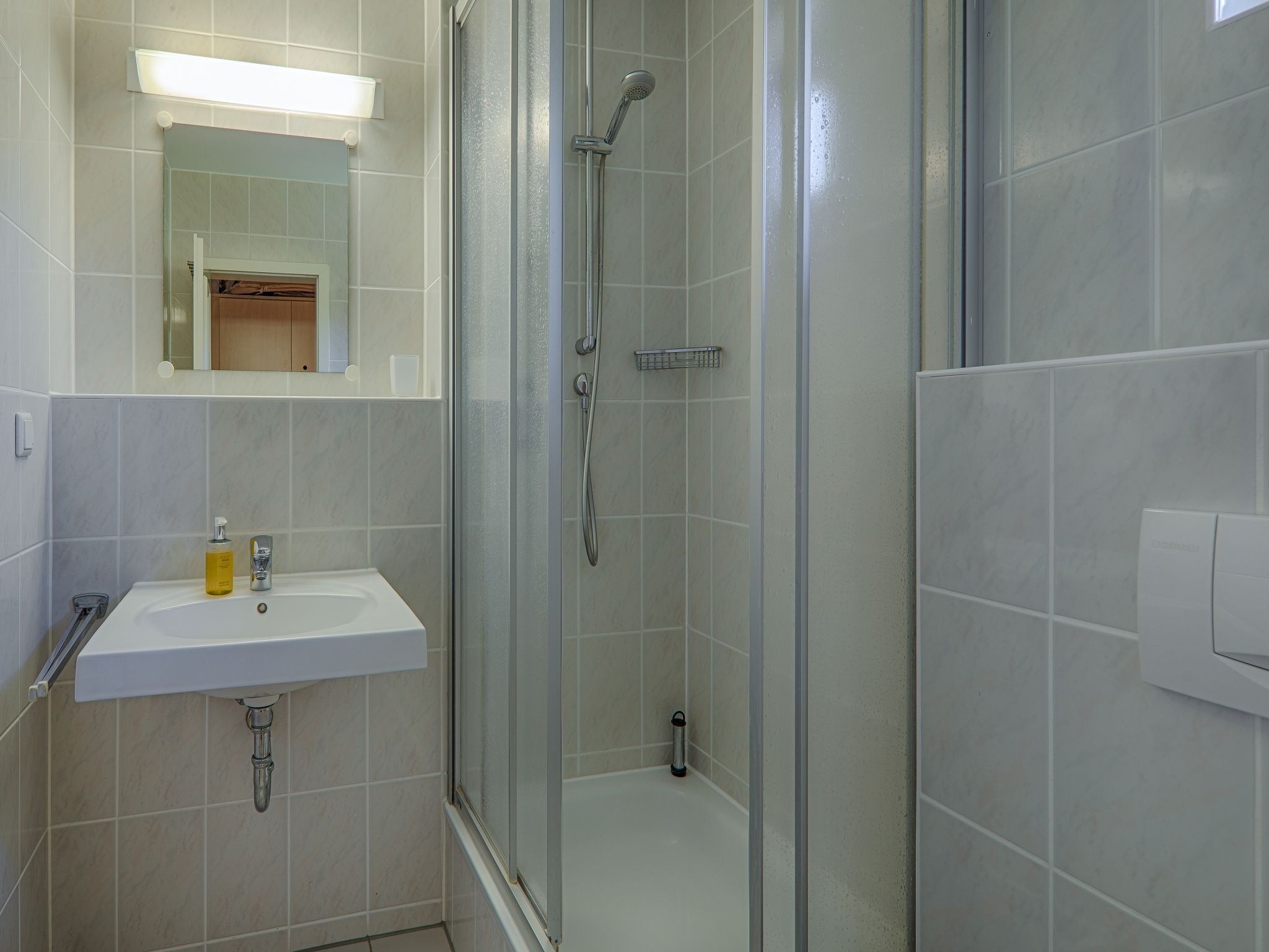 Feriendorf Rugana Klassik 1-Raum Ferienwohnung mit Terrasse (A36) Insel Rügen - Badezimmer