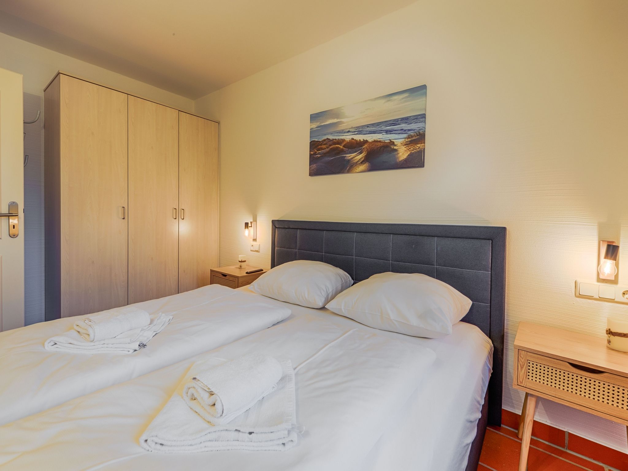 Feriendorf Rugana Komfortplus Ferienwohnung mit 1 Schlafzimmer und Terrasse (D41) Insel Rügen - Schlafzimmer