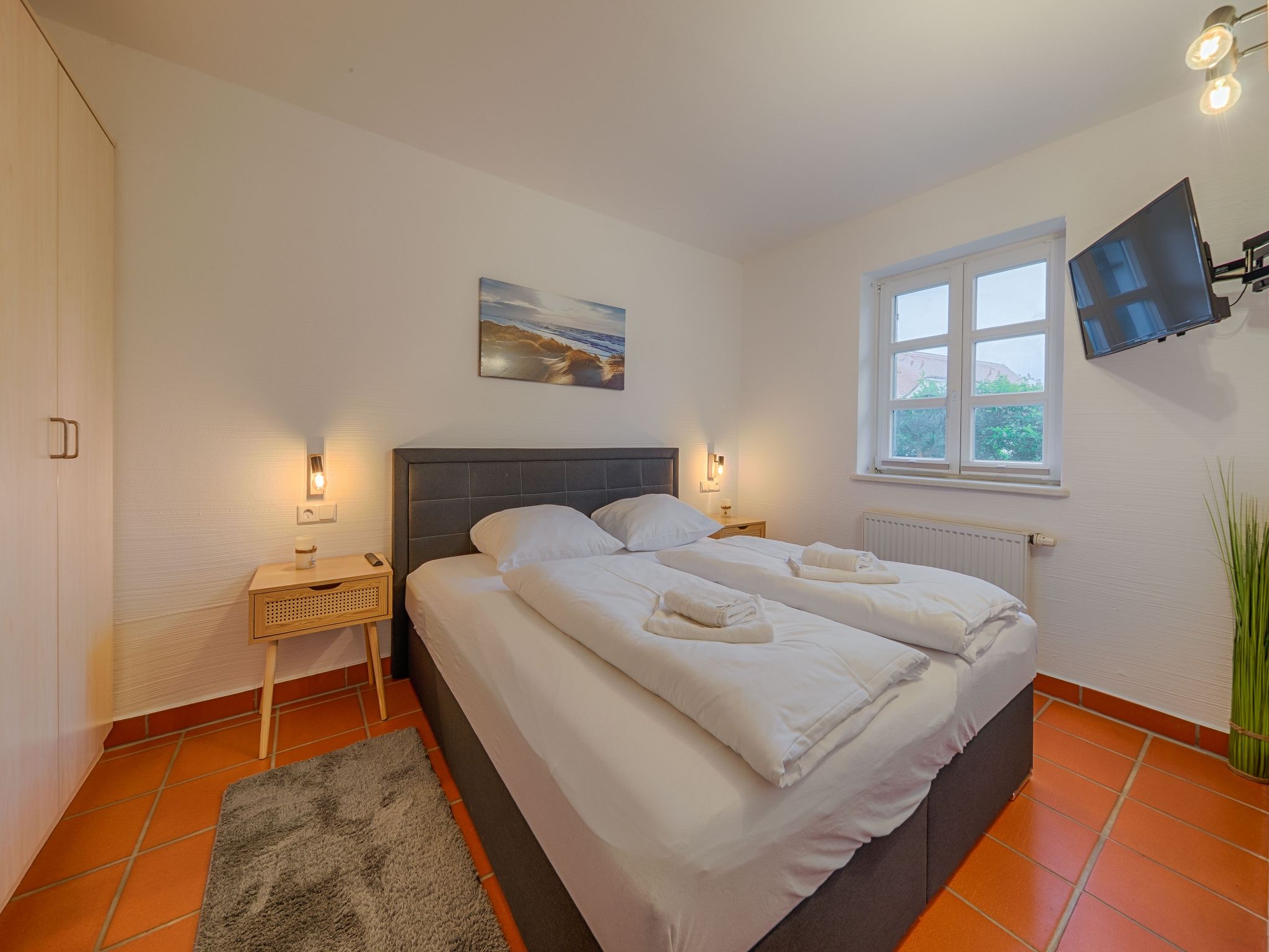 Feriendorf Rugana Komfortplus Ferienwohnung mit 1 Schlafzimmer und Terrasse (D41) Insel Rügen - Schlafzimmer