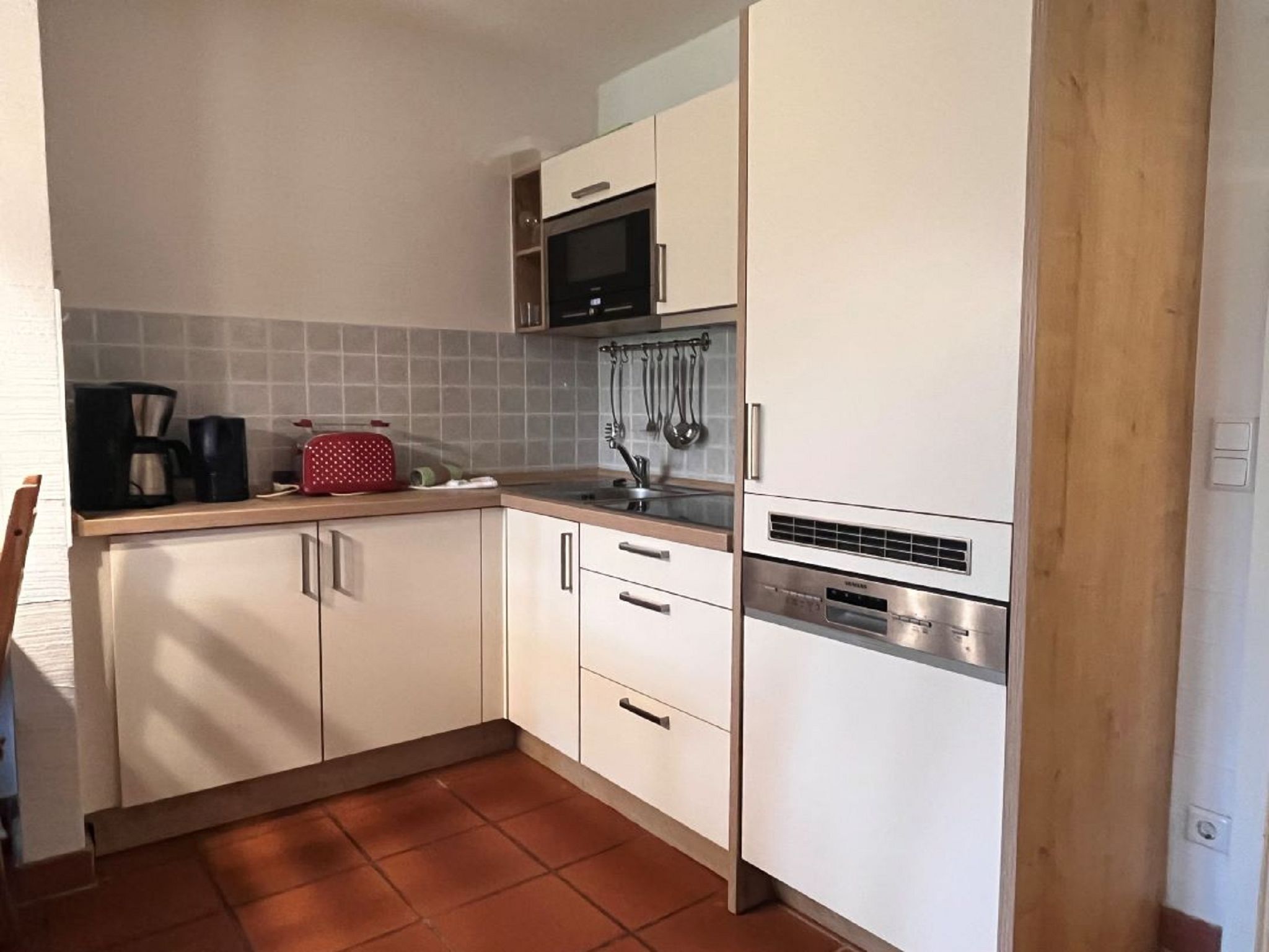 Feriendorf Rugana Komfort 1-Raum Ferienwohnung mit Terrasse (C11) Insel Rügen - Küche / Küchenzeile