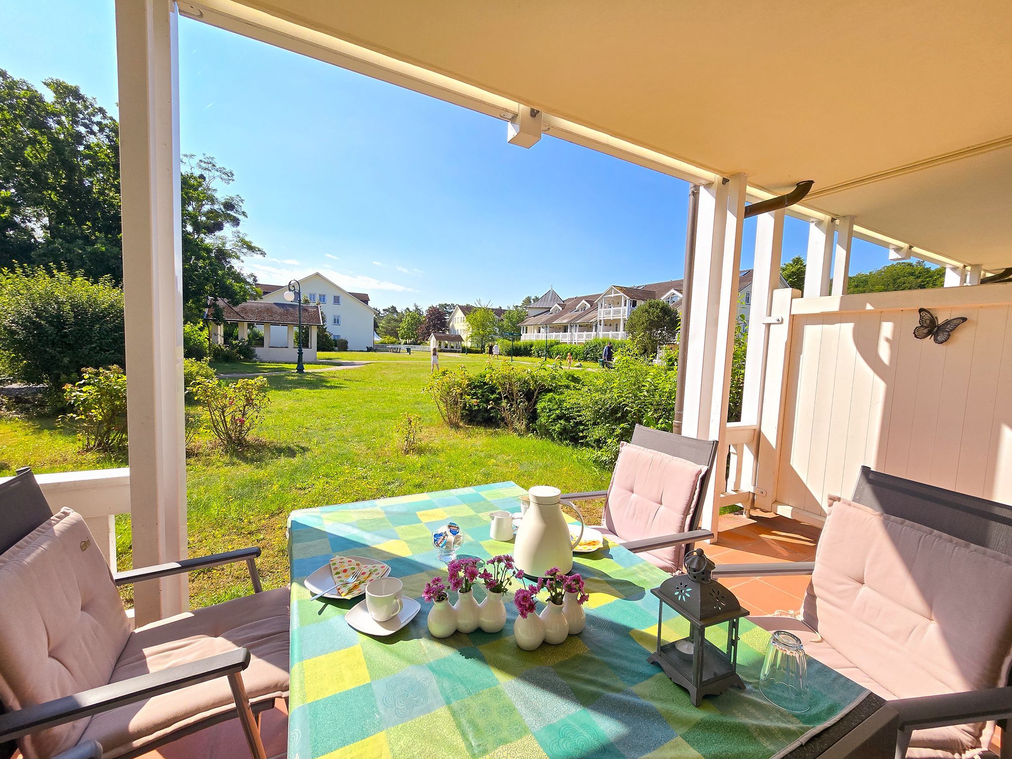 Dünenpark Binz Komfort Ferienwohnung mit 1 Schlafzimmer und Terrasse im Erdgeschoss (117) Insel Rügen - Terrasse