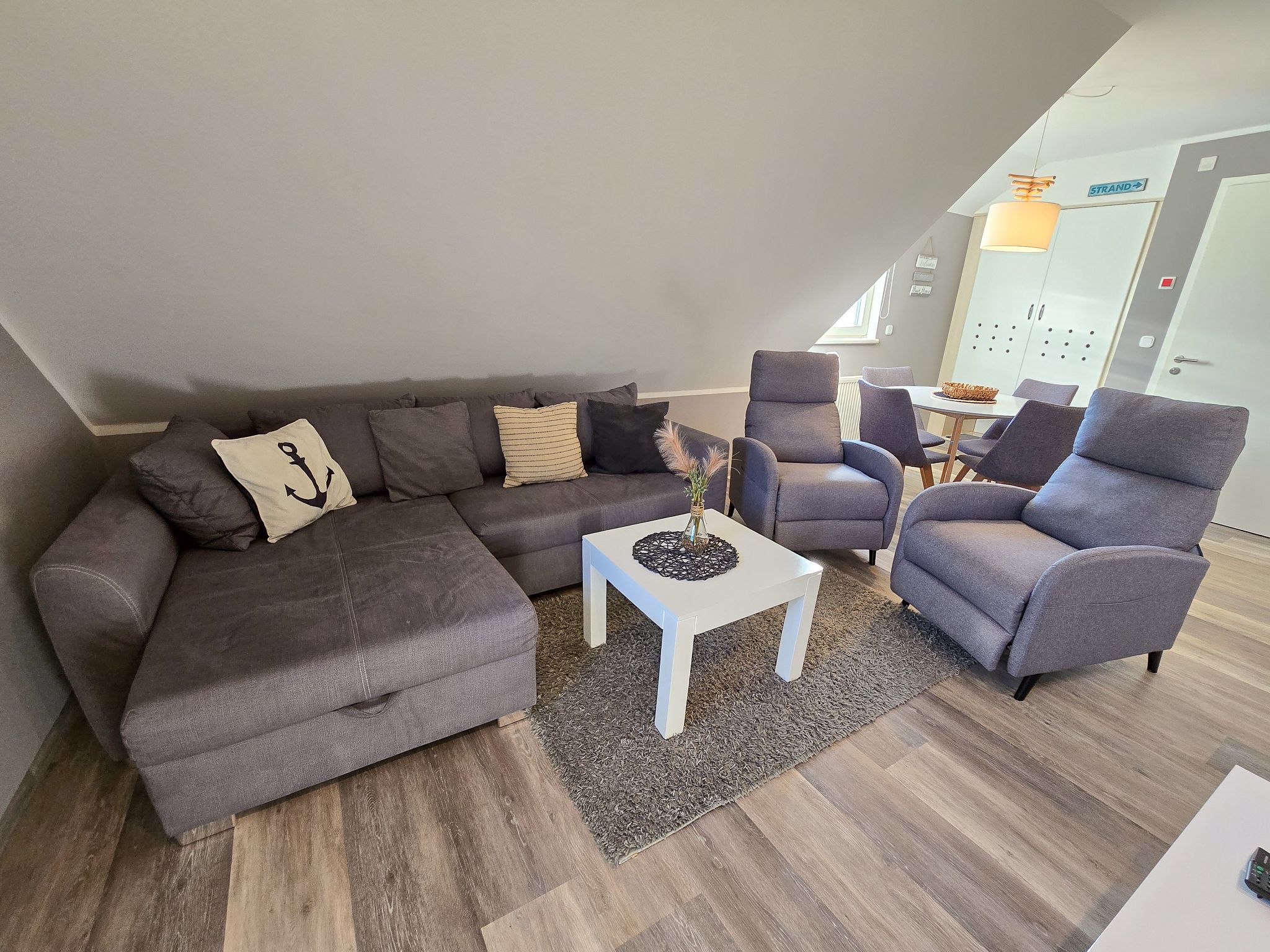 Feriendorf Rugana Komfortplus Ferienwohnung mit 1 Schlafzimmer (C32) Insel Rügen - Wohnzimmer