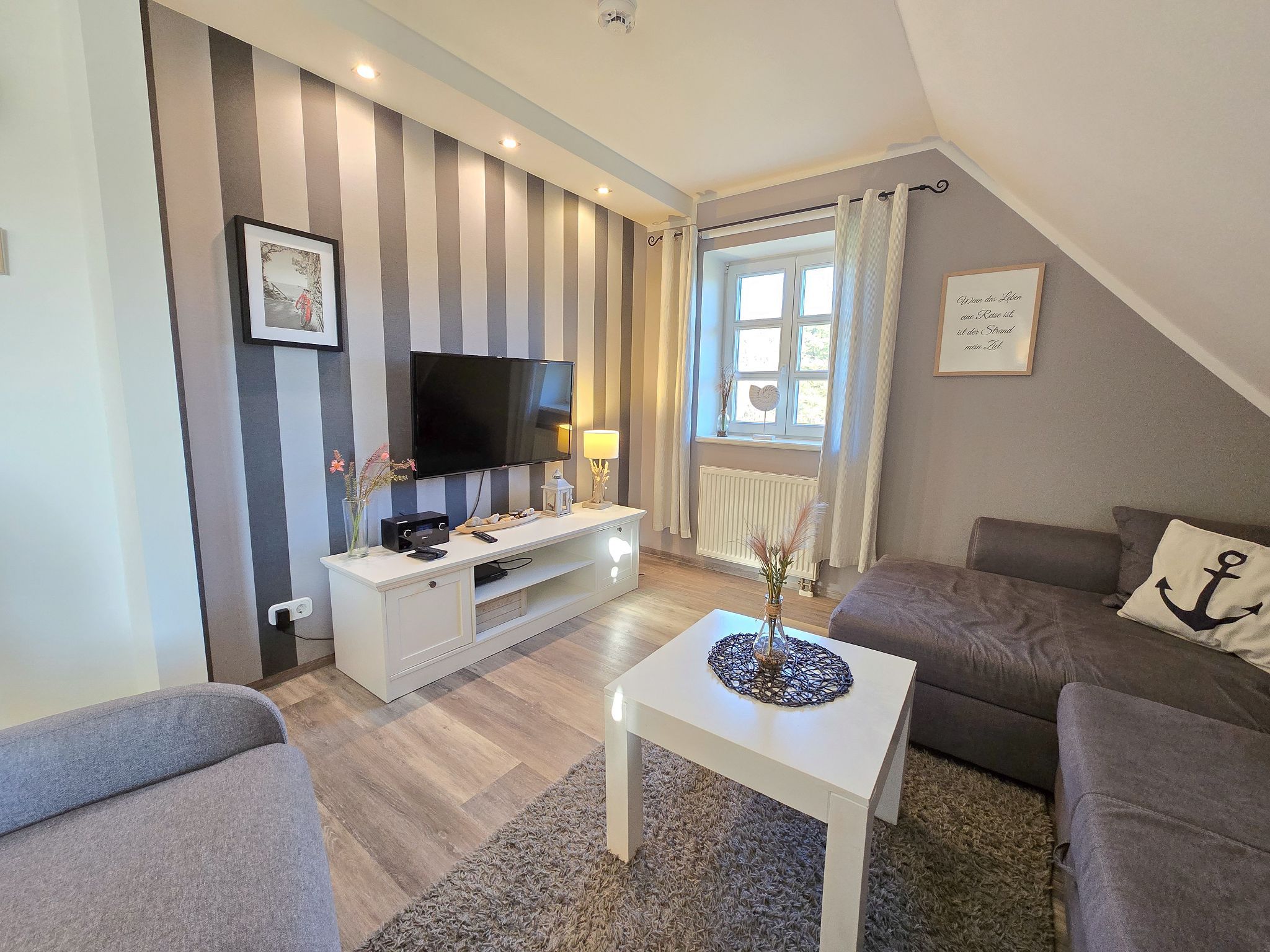 Feriendorf Rugana Komfortplus Ferienwohnung mit 1 Schlafzimmer (C32) Insel Rügen - Wohnzimmer