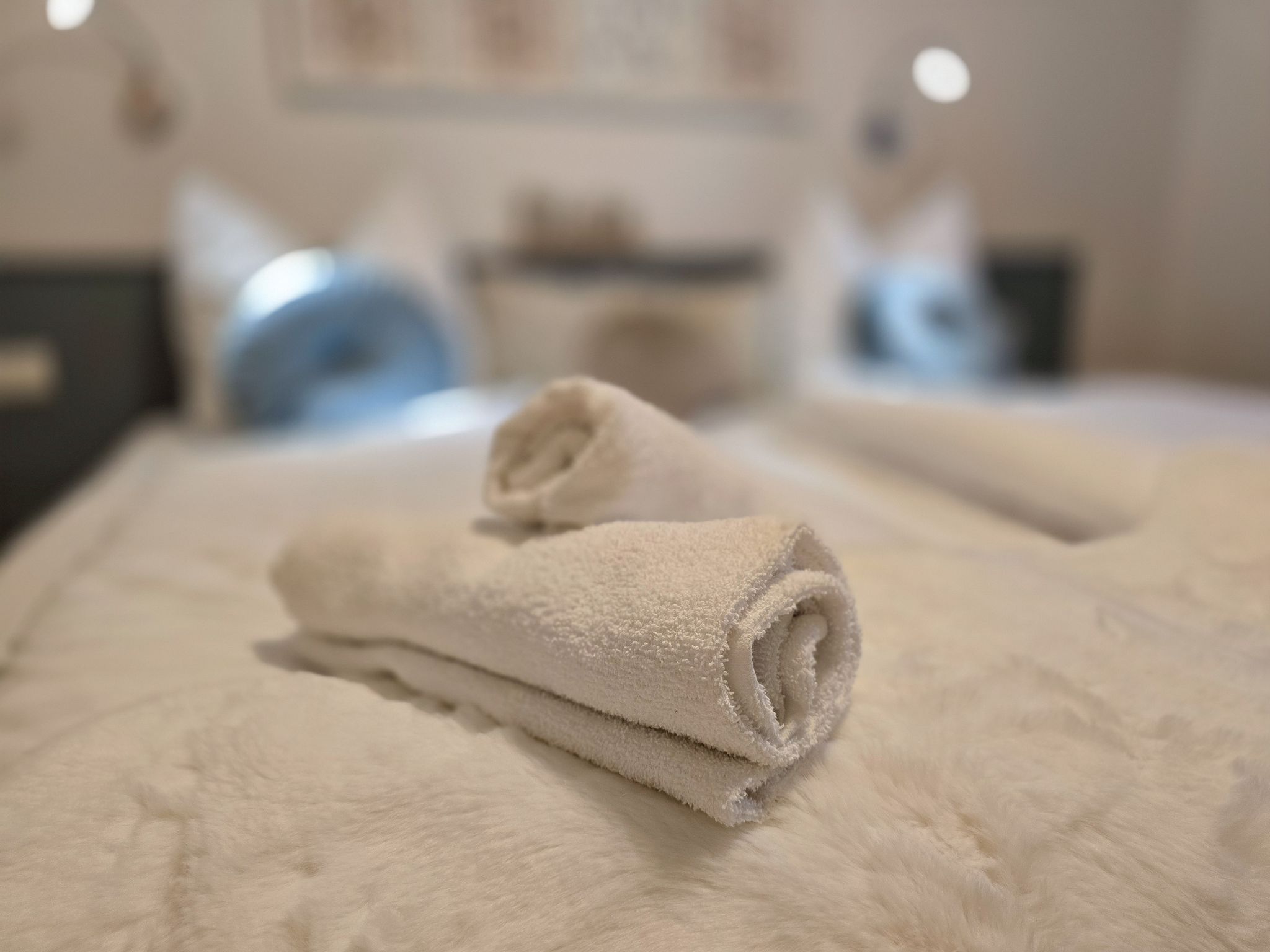 Dünenpark Binz Komfortplus Ferienwohnung mit 1 Schlafzimmer und Balkon im Obergeschoss (181) Insel Rügen - Bett