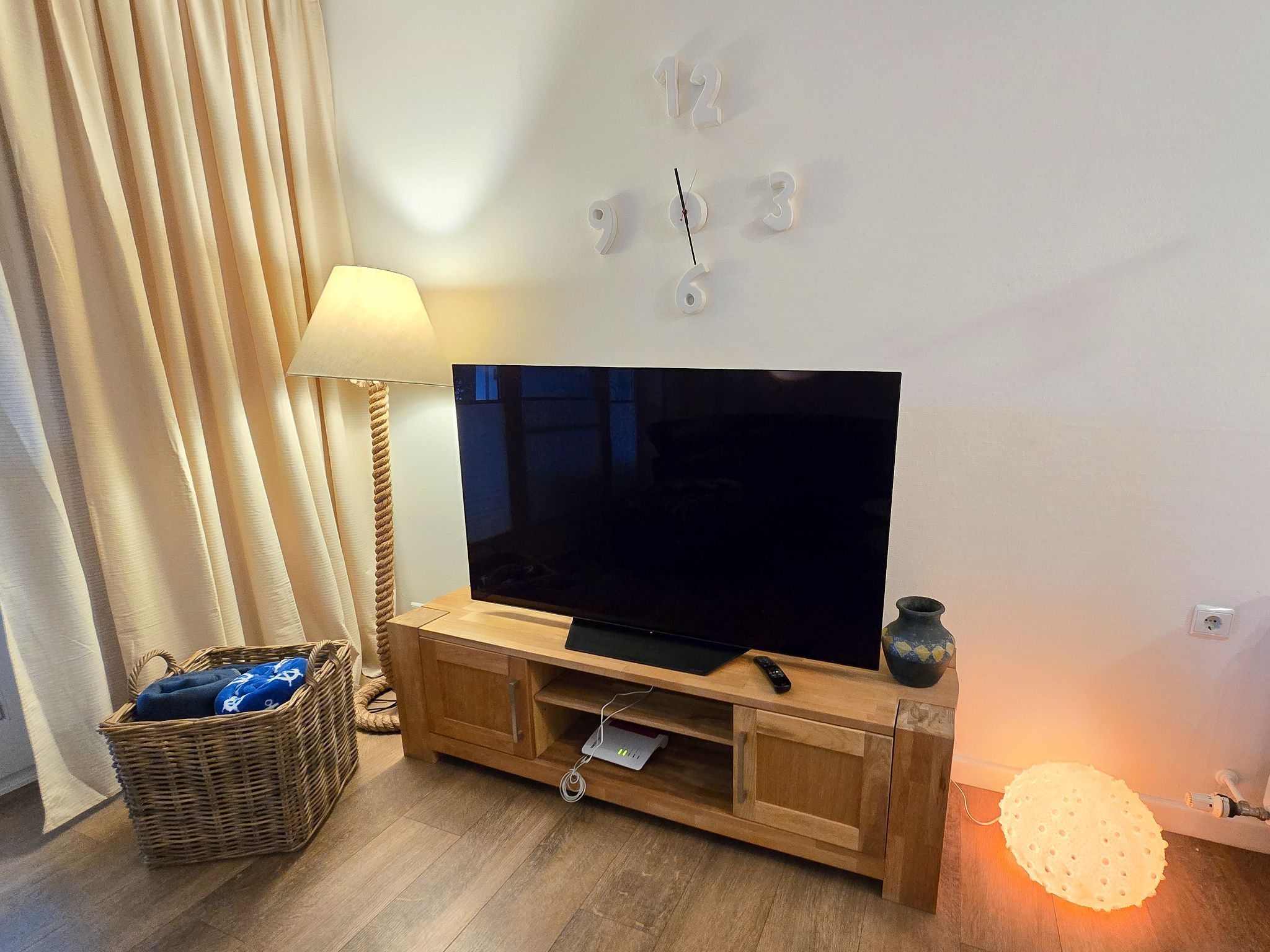 Dünenpark Binz Komfortplus Ferienwohnung mit 1 Schlafzimmer und Balkon im Obergeschoss (181) Insel Rügen - Wohnzimmer