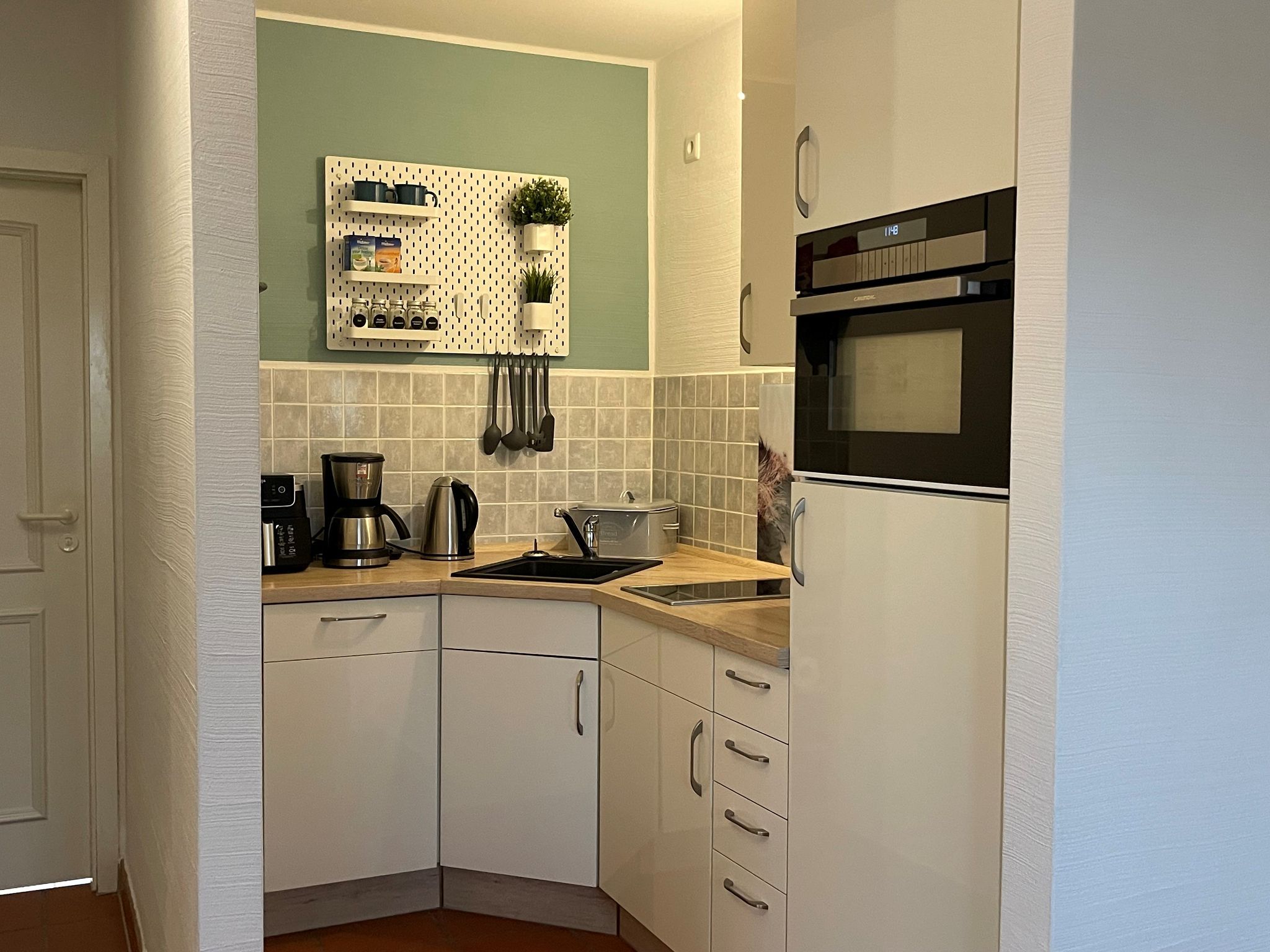 Feriendorf Rugana Komfortplus Ferienwohnung mit 1 Schlafzimmer (A13) Insel Rügen - Küche / Küchenzeile