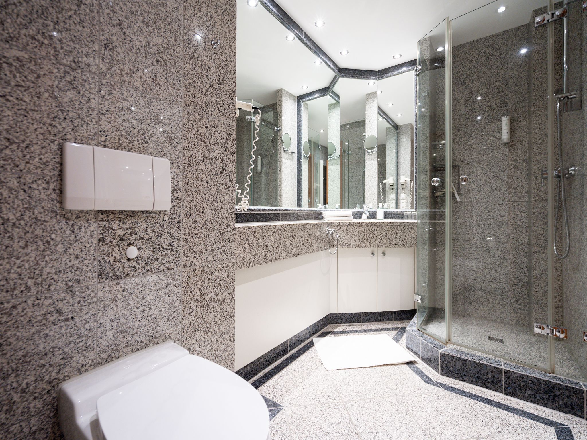 Dünenpark Binz Komfort Ferienwohnung mit 1 Schlafzimmer und Balkon im Obergeschoss (077) Insel Rügen - Badezimmer