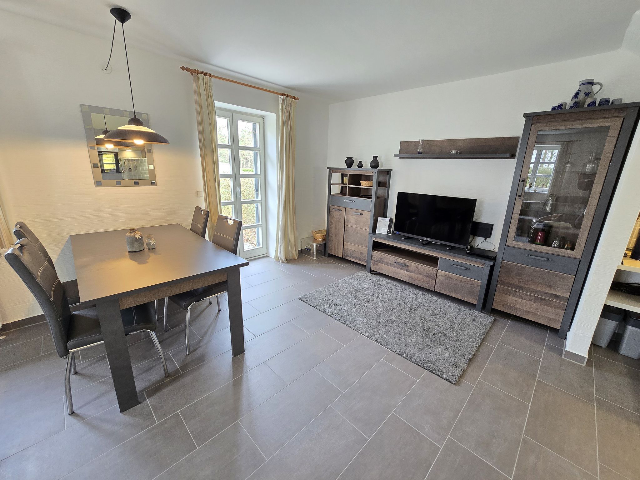 Feriendorf Rugana Komfort Ferienwohnung mit 1 Schlafzimmern und Terrasse (C42) Insel Rügen - Wohnzimmer