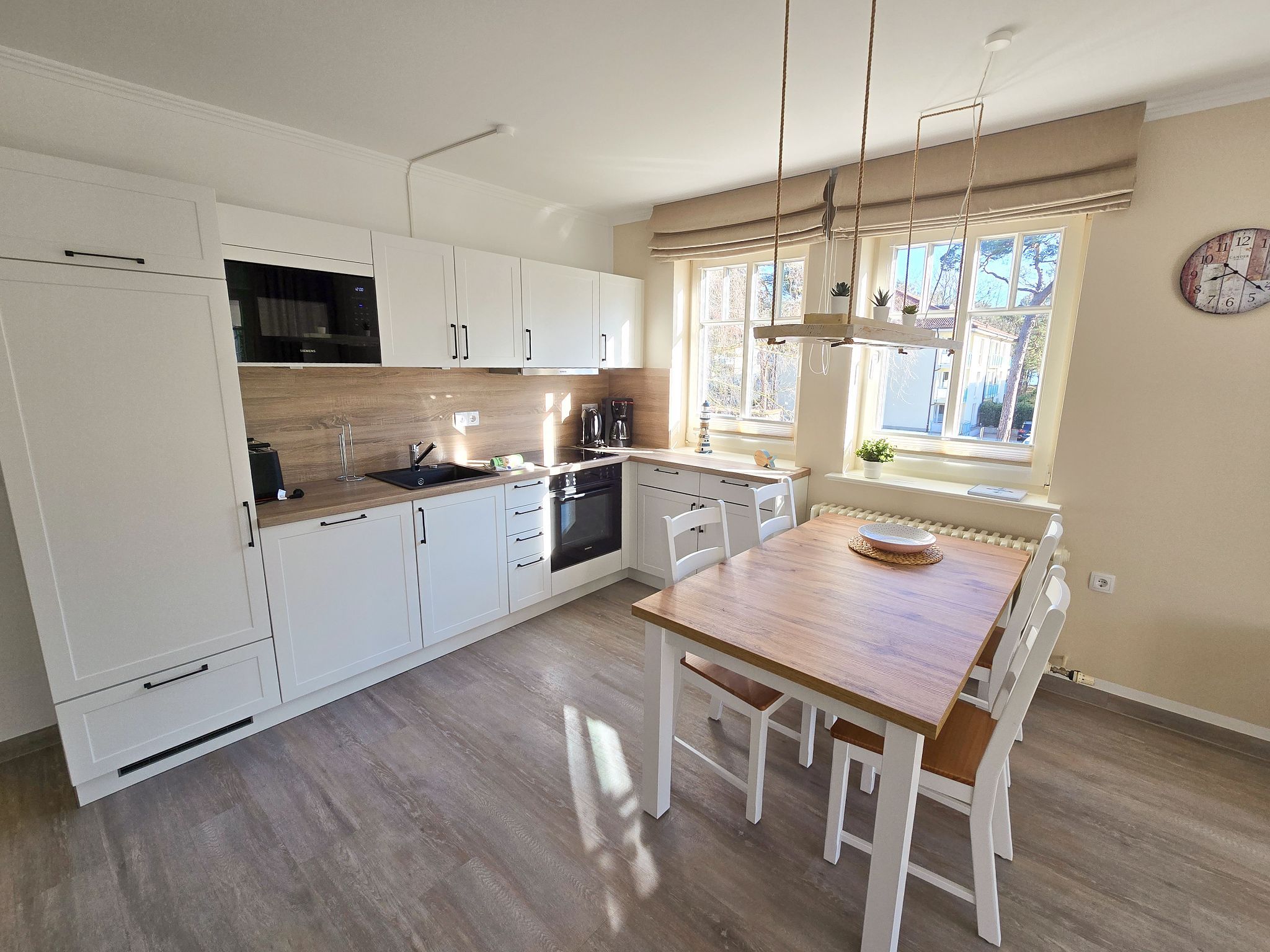 Dünenpark Binz Komfortplus Ferienwohnung mit 1 Schlafzimmer und Balkon im Obergeschoss (302) Insel Rügen - Küche / Küchenzeile