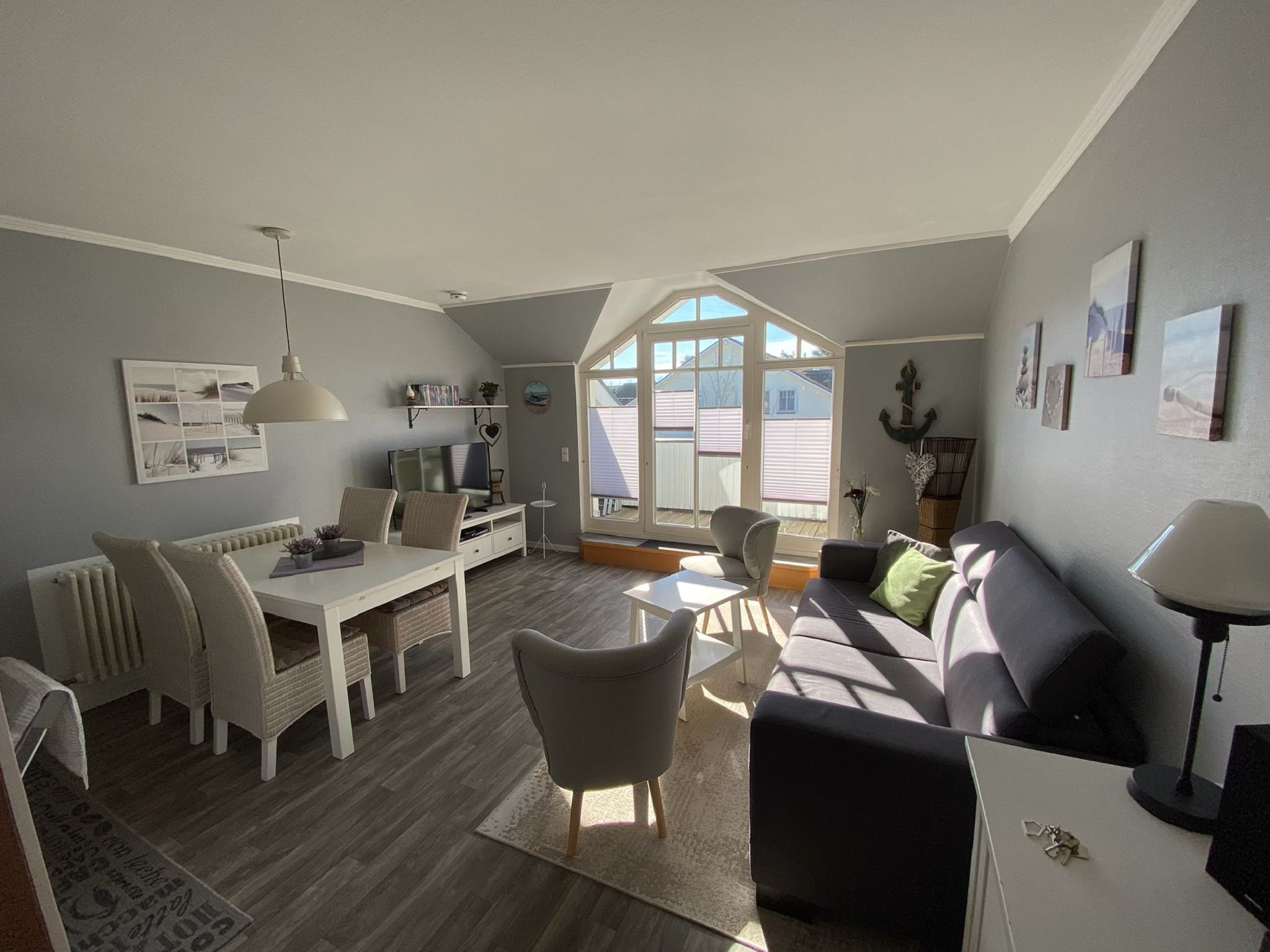 Dünenpark Binz Komfortplus Ferienwohnung mit 1 Schlafzimmer und Balkon im Dachgeschoss (232) Insel Rügen - Wohnzimmer