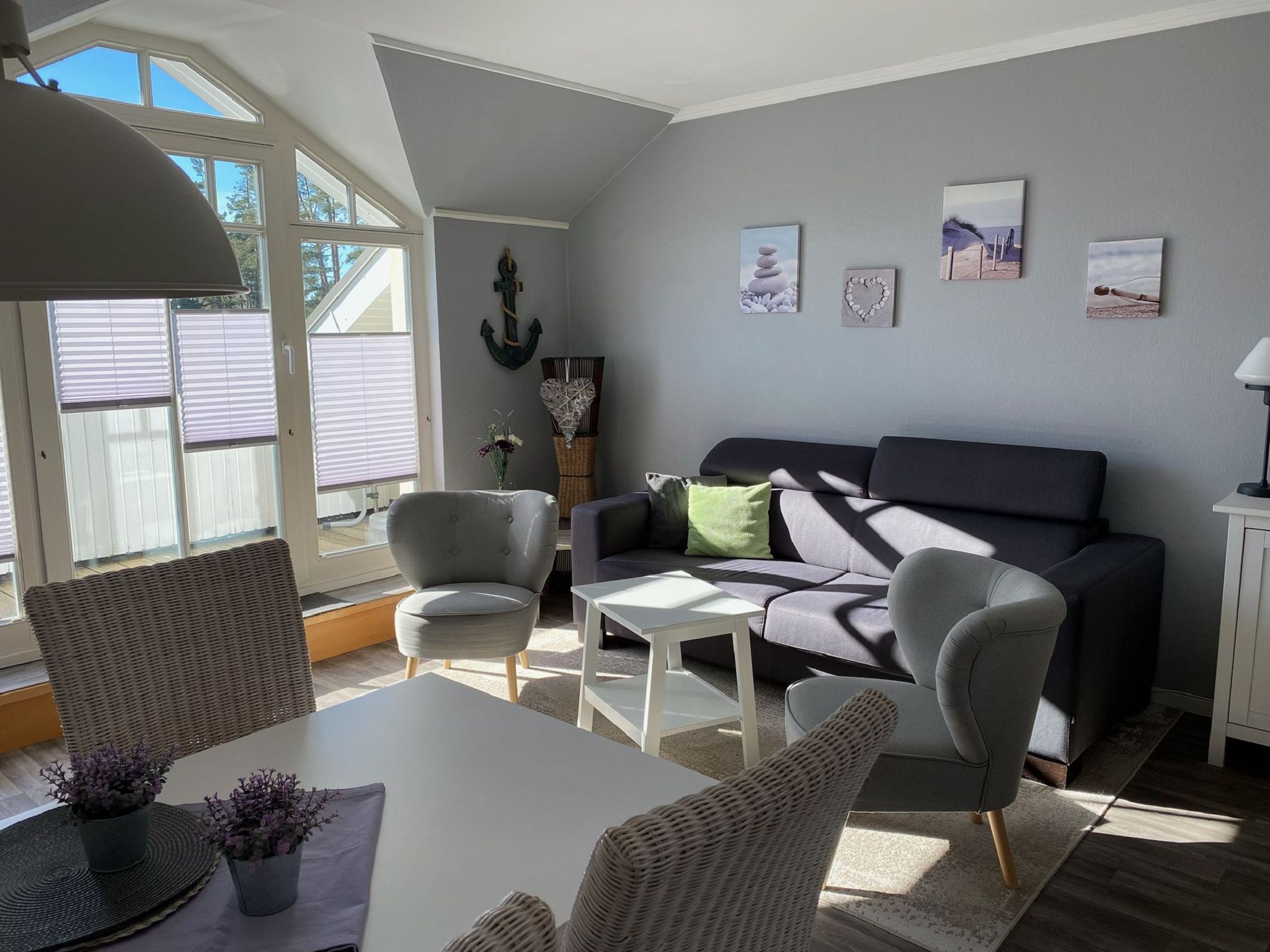 Dünenpark Binz Komfortplus Ferienwohnung mit 1 Schlafzimmer und Balkon im Dachgeschoss (232) Insel Rügen - Wohnzimmer