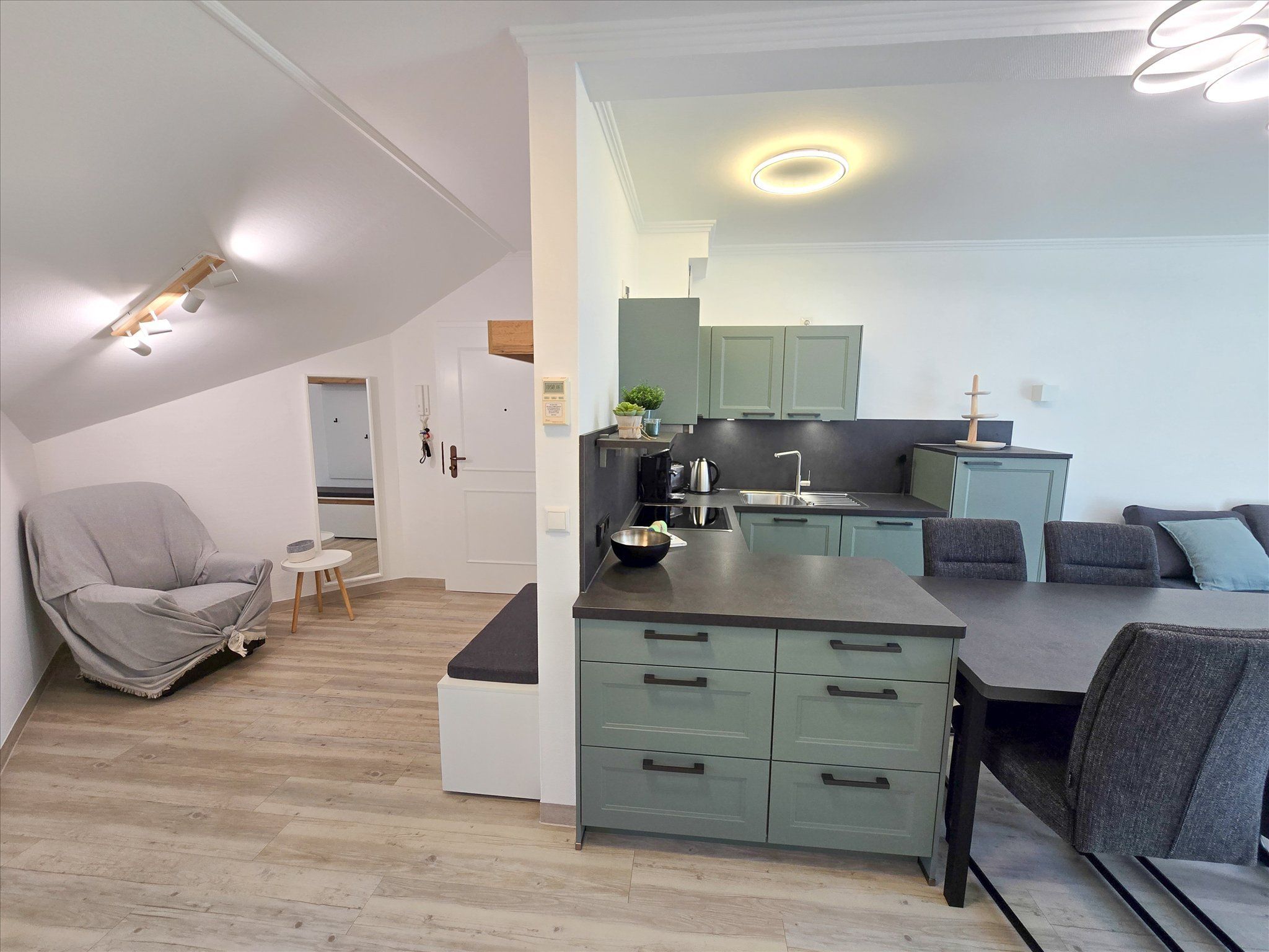 Dünenpark Binz Komfortplus Ferienwohnung mit 2 Schlafzimmern und Balkon im Dachgeschoss (281) Insel Rügen - Küche / Küchenzeile