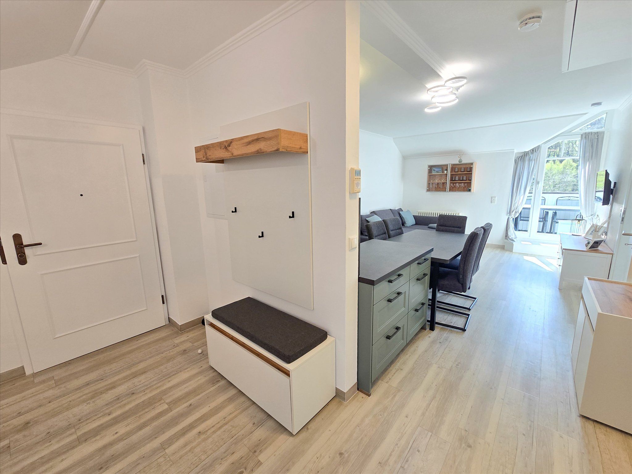 Dünenpark Binz Komfortplus Ferienwohnung mit 2 Schlafzimmern und Balkon im Dachgeschoss (281) Insel Rügen - Wohnzimmer