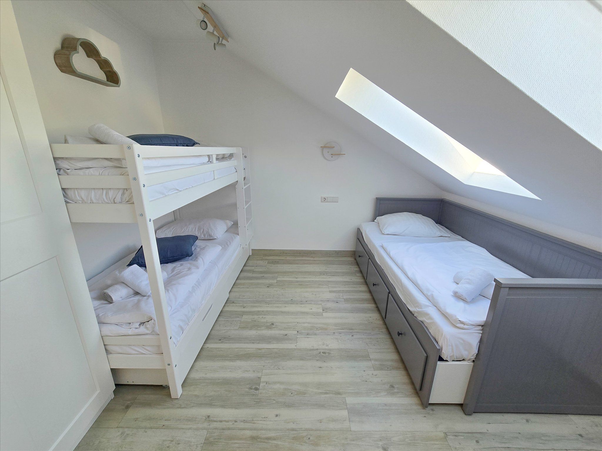 Dünenpark Binz Komfortplus Ferienwohnung mit 2 Schlafzimmern und Balkon im Dachgeschoss (281) Insel Rügen - Schlafzimmer