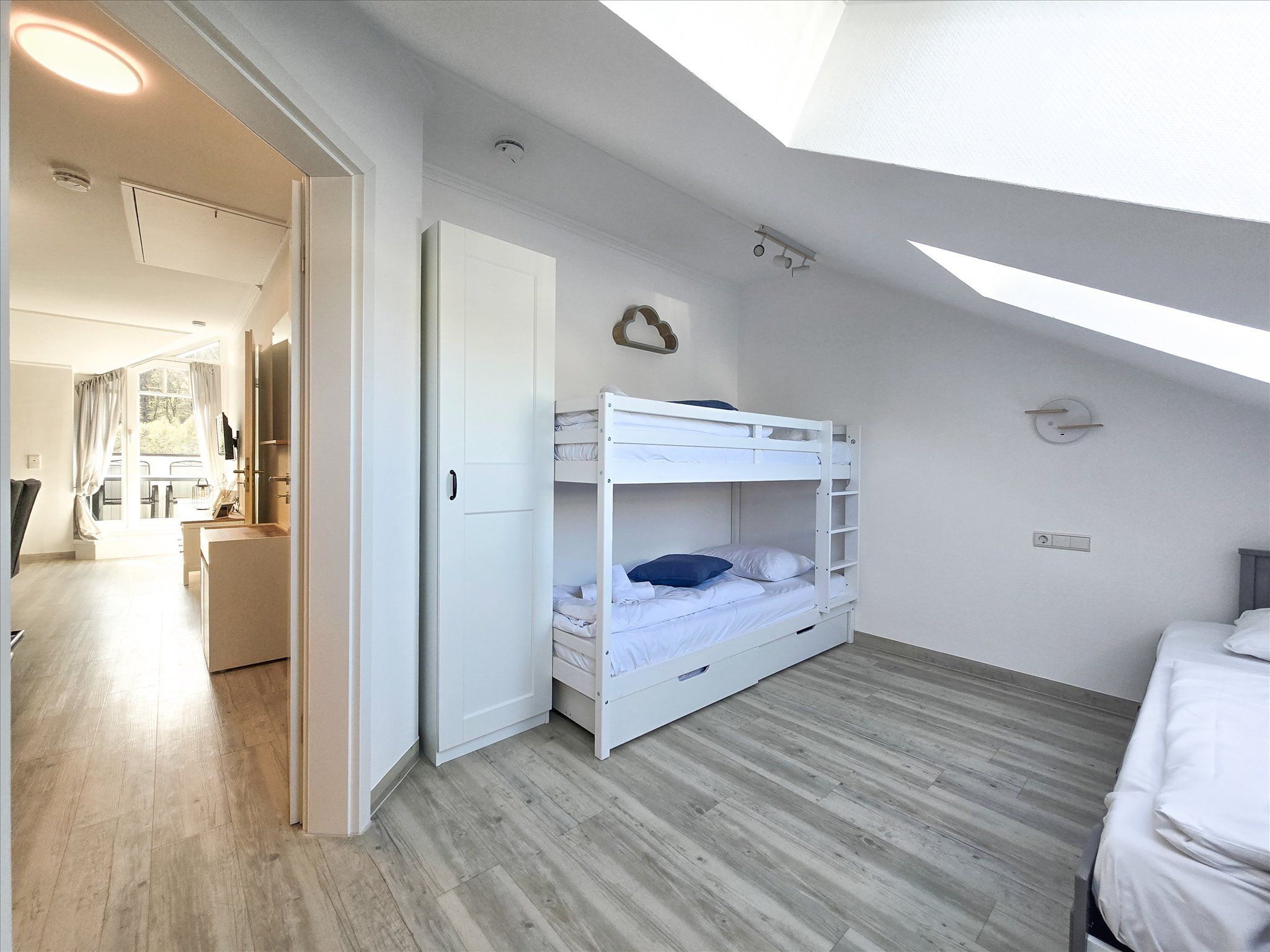 Dünenpark Binz Komfortplus Ferienwohnung mit 2 Schlafzimmern und Balkon im Dachgeschoss (281) Insel Rügen - Schlafzimmer