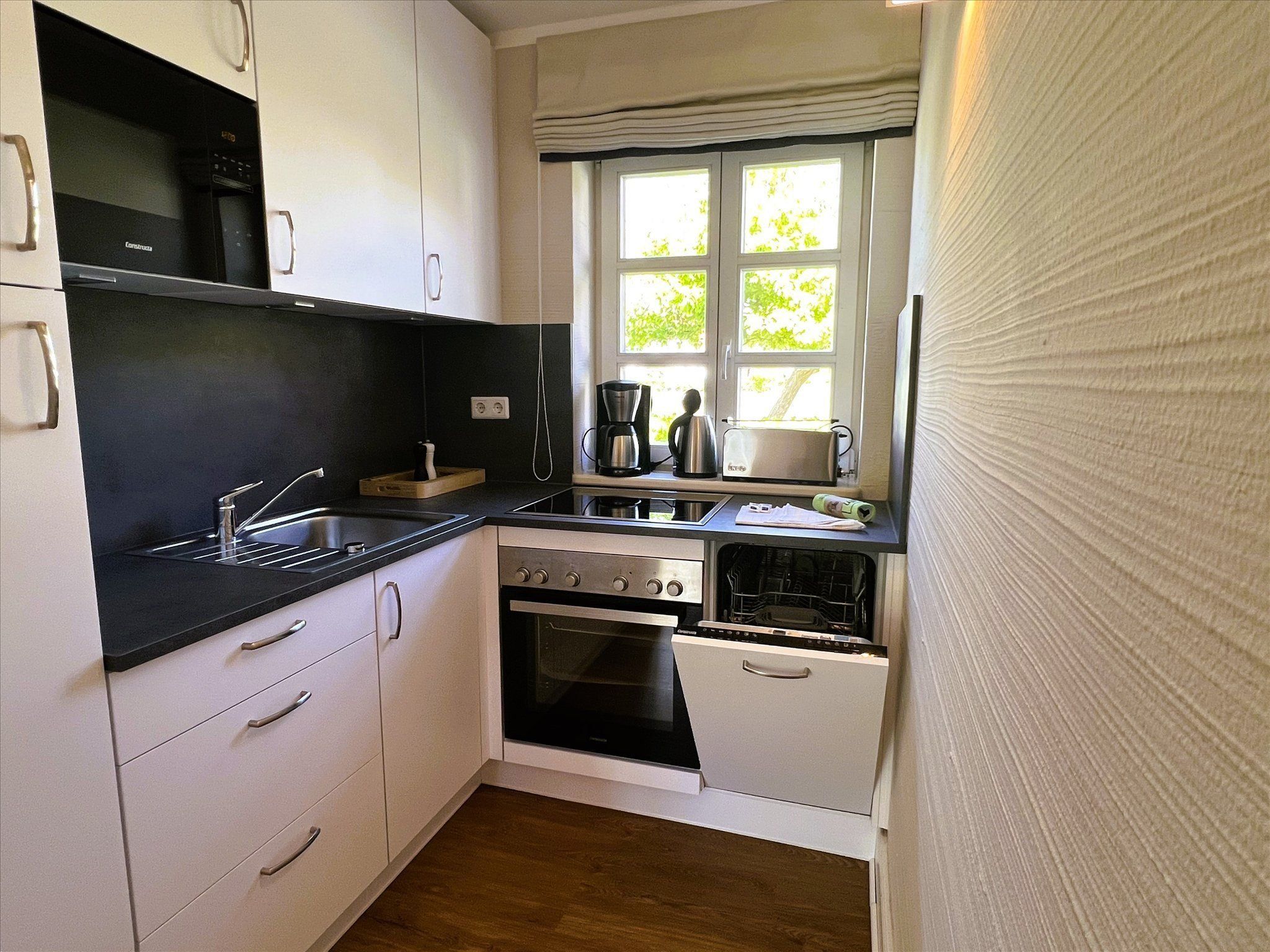 Feriendorf Rugana Komfortplus Ferienwohnung an der Feldkante mit 2 Schlafzimmern und Terrasse (D17) Insel Rügen - Küche / Küchenzeile