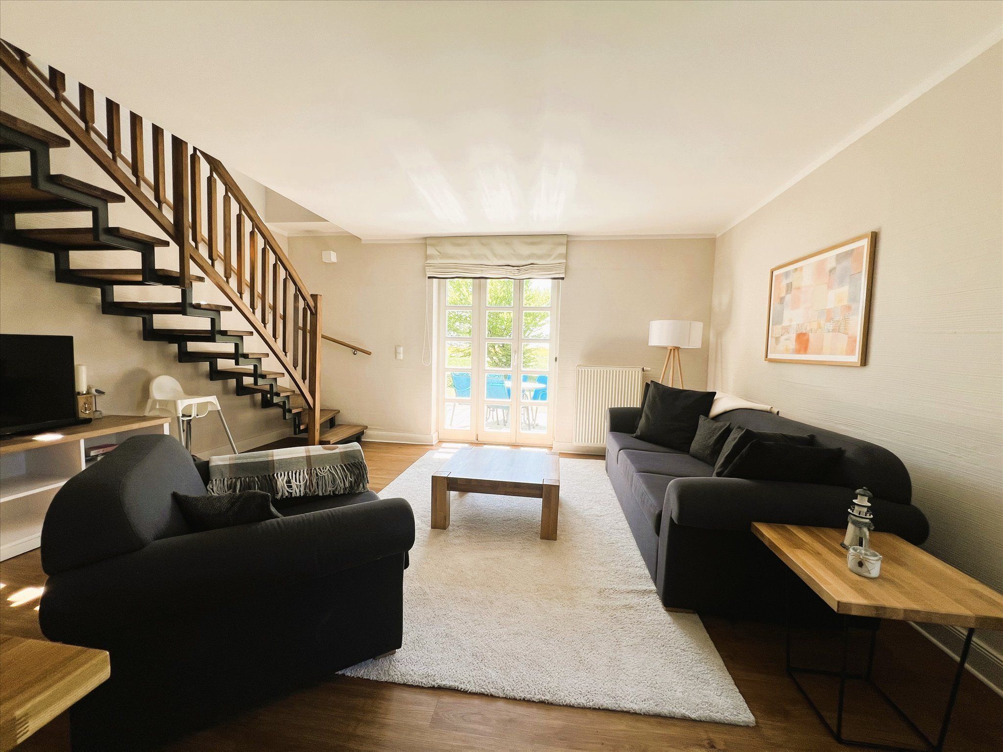 Feriendorf Rugana Komfortplus Ferienwohnung an der Feldkante mit 2 Schlafzimmern und Terrasse (D17) Insel Rügen - Wohnzimmer