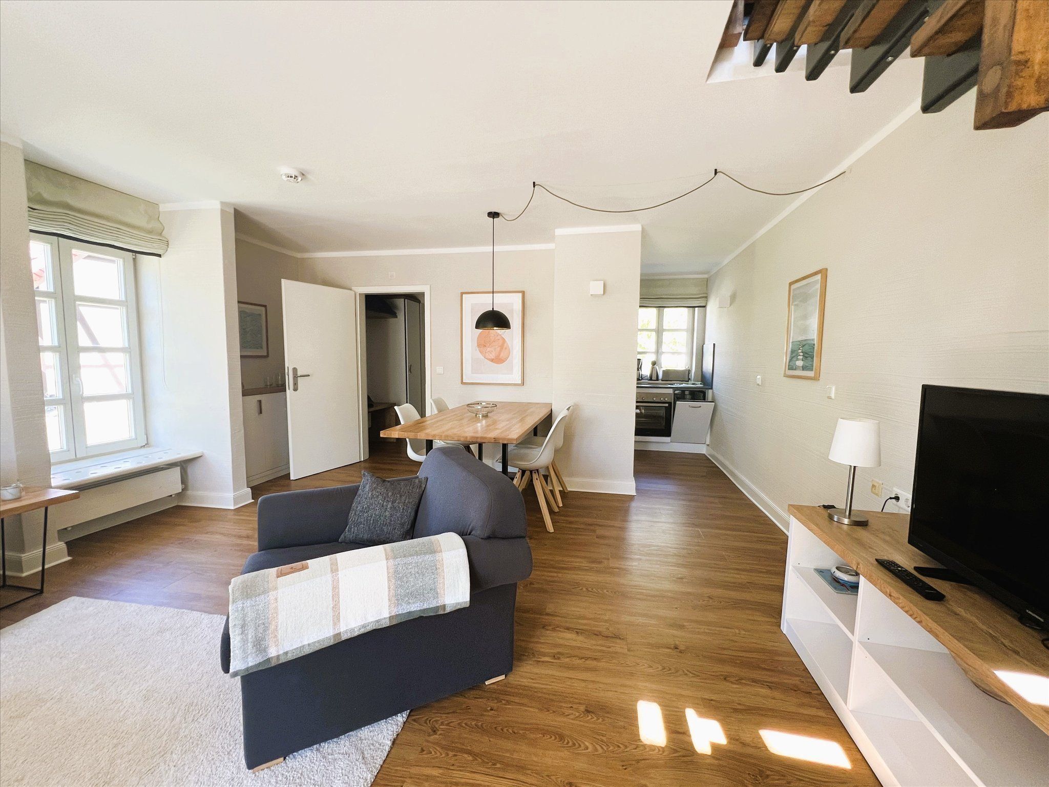 Feriendorf Rugana Komfortplus Ferienwohnung an der Feldkante mit 2 Schlafzimmern und Terrasse (D17) Insel Rügen - Wohnzimmer