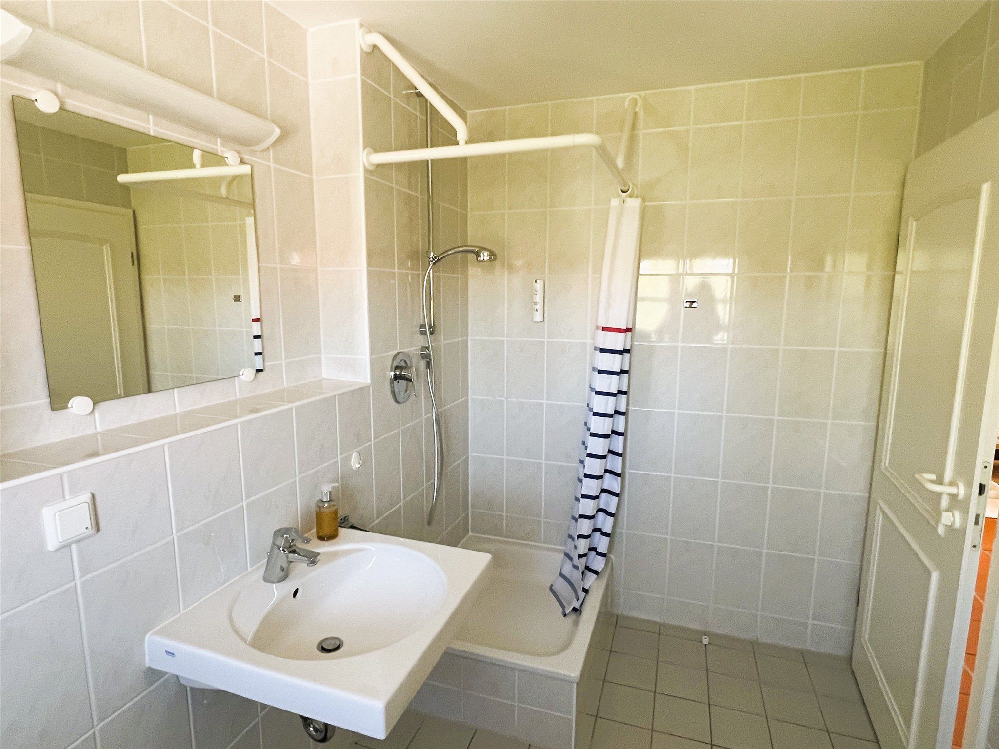 Feriendorf Rugana Klassik Ferienwohnung mit 1 Schlafzimmer (D44) Insel Rügen - Badezimmer