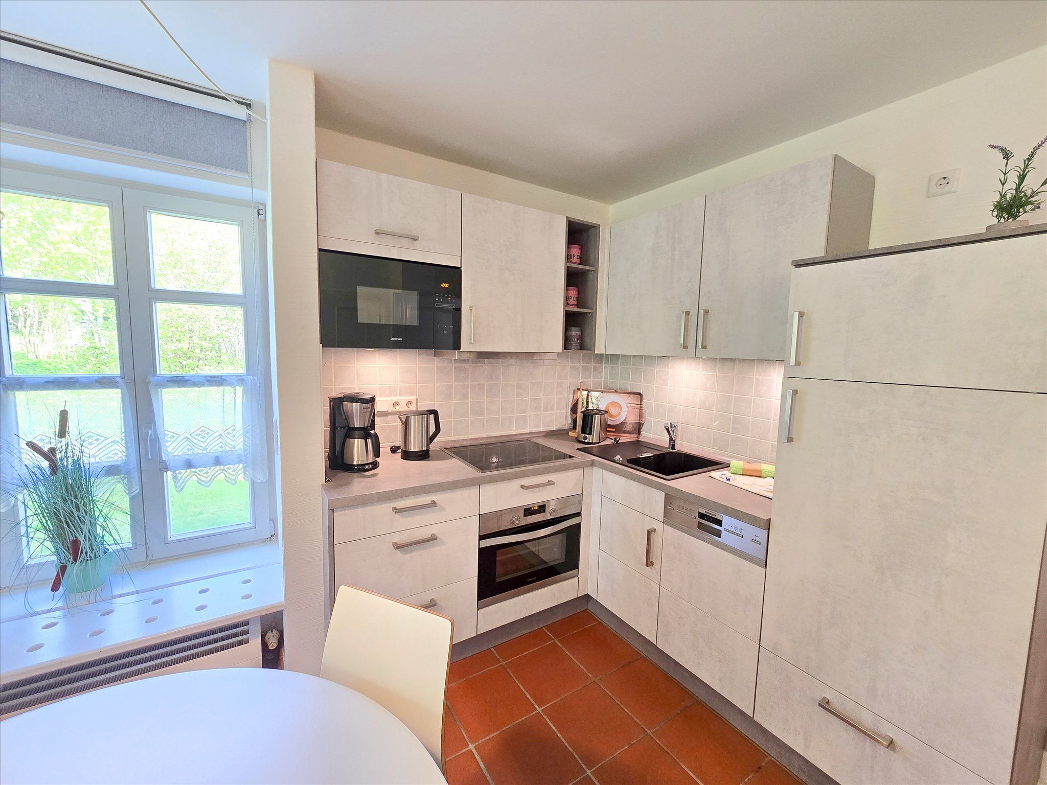 Feriendorf Rugana Komfortplus Ferienwohnung mit 1 Schlafzimmer und Terrasse (B47) Insel Rügen - Küche / Küchenzeile