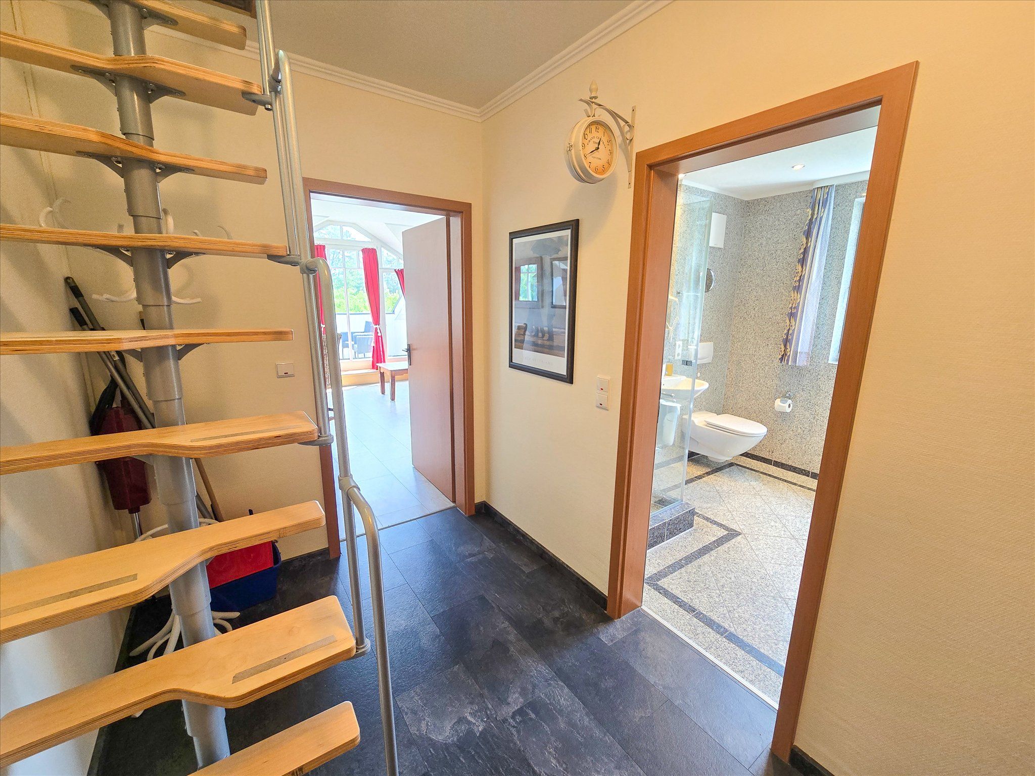 Dünenpark Binz Komfortplus Ferienwohnung mit 1 Schlafzimmer und Balkon im Dachgeschoss (231) Insel Rügen - Empfang