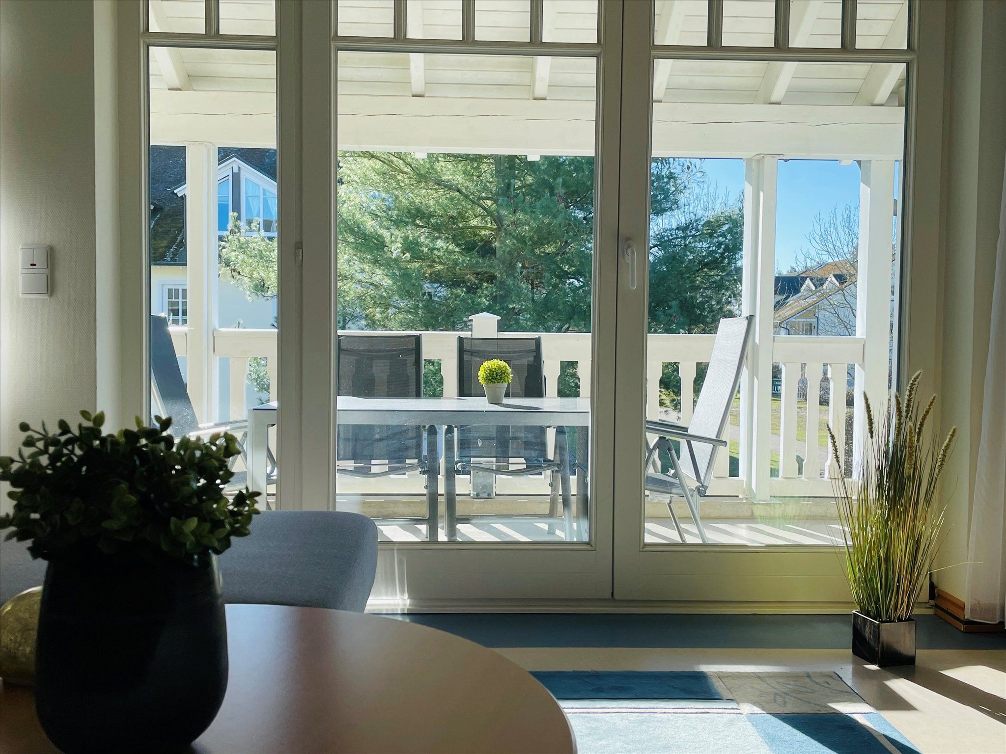 Dünenpark Binz Komfort Ferienwohnung mit 1 Schlafzimmer und Balkon im Obergeschoss (077) Insel Rügen - Wohnzimmer